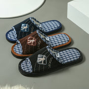 Мужские минималистичные тапочки с подошвой из памяти и широкой носочной частью для комфорта в любое время года