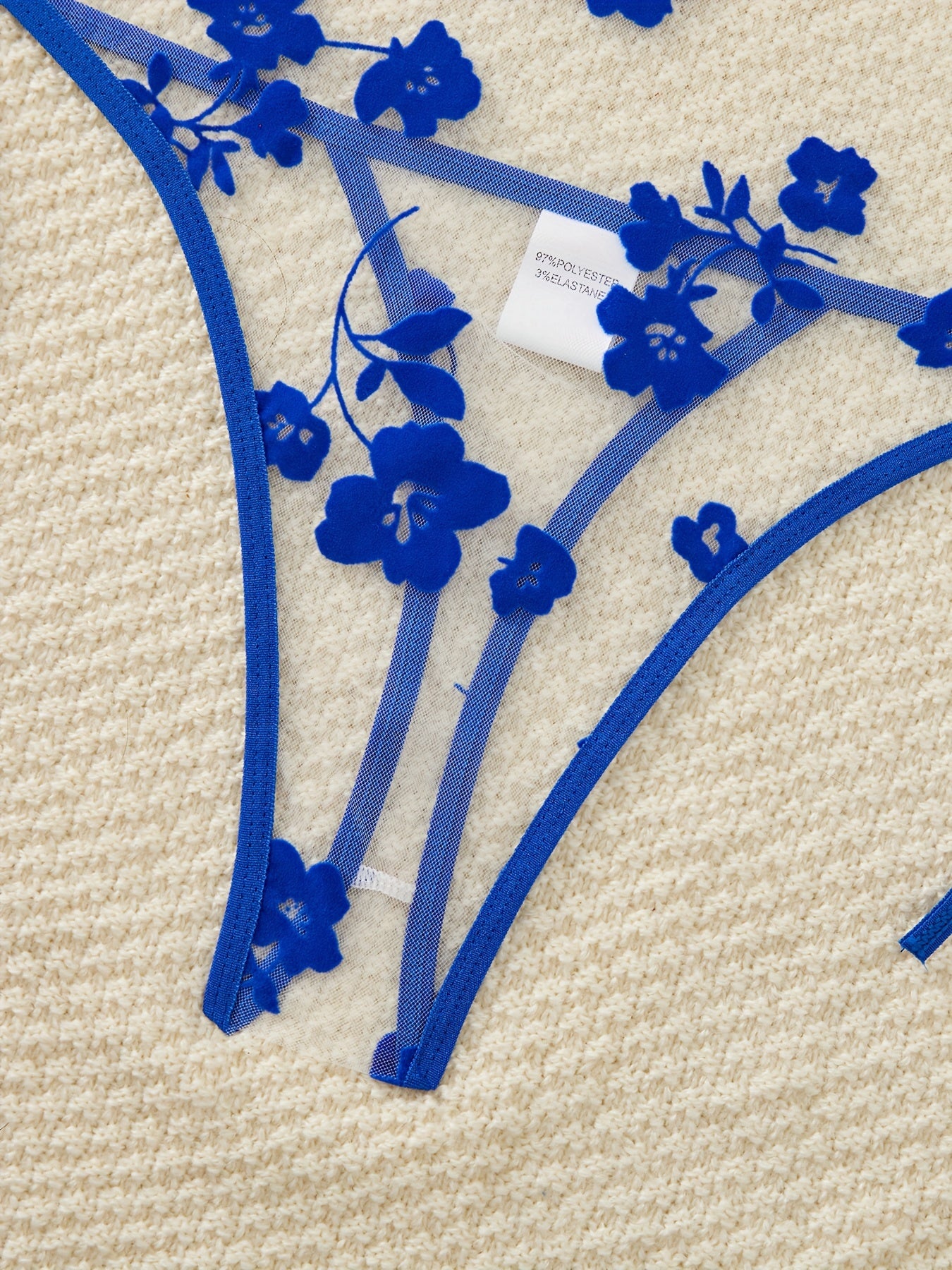 Ayollar uchun shaffof to'rli tanaga mos kostyum