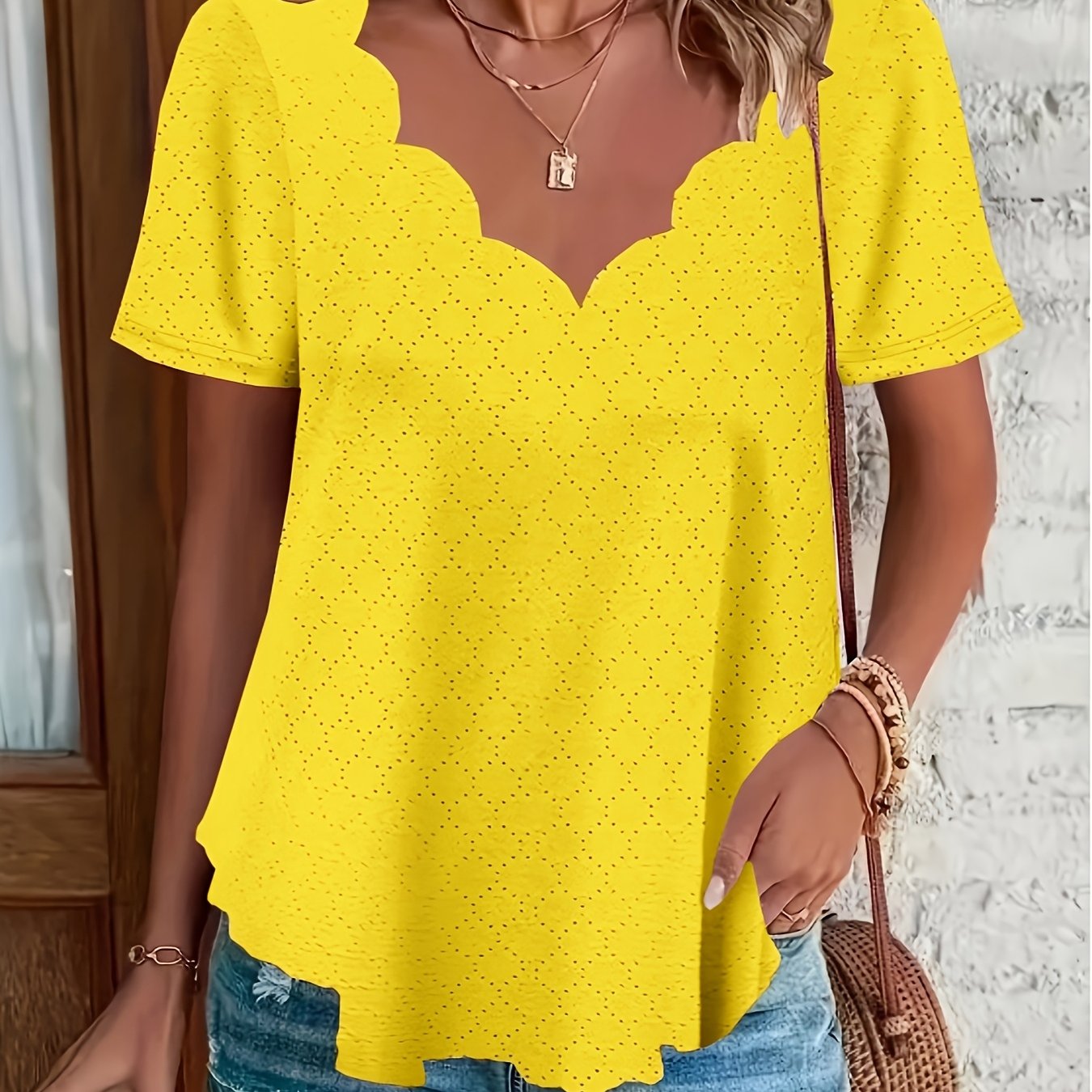 Plus o'lcham ayollar uchun qisqa sleeve to'liq rangli to'lqin bo'yinli T-shirt