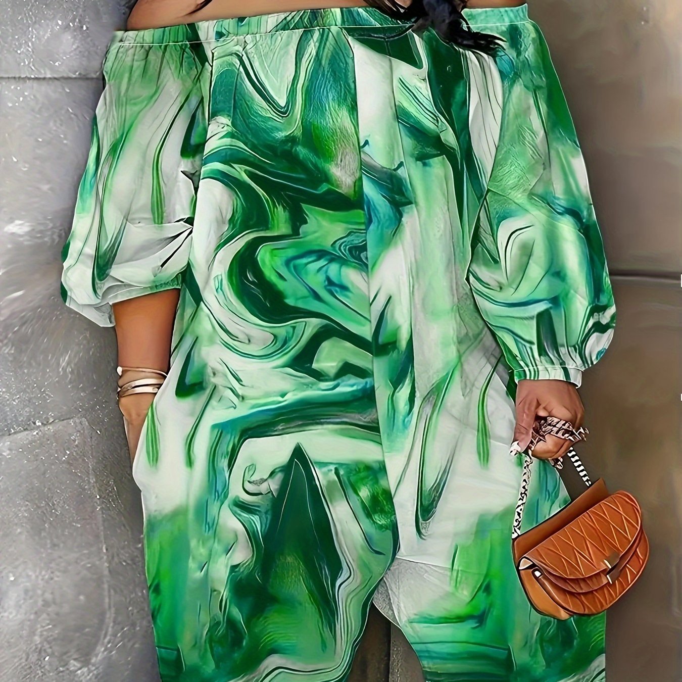 Mono de verano casual para mujer de talla grande con escote en los hombros y estampado abstracto en color beige de poliéster