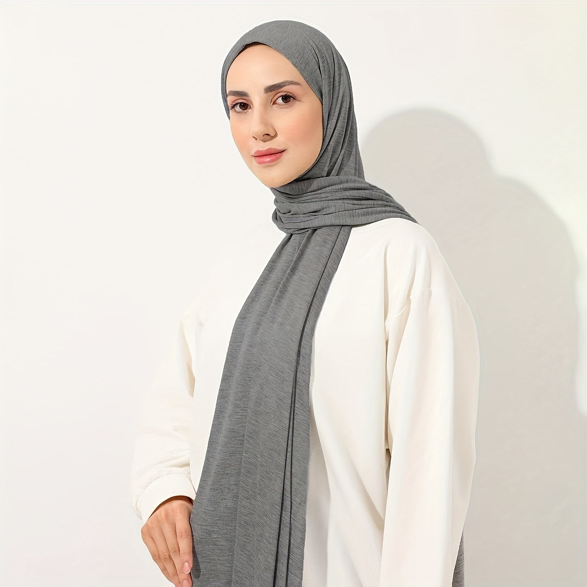 Ayollar uchun yuqori sifatli bir rangli polyester sharf, barcha fasllar va tadbirlar uchun mos, Ramazon uchun qulay.