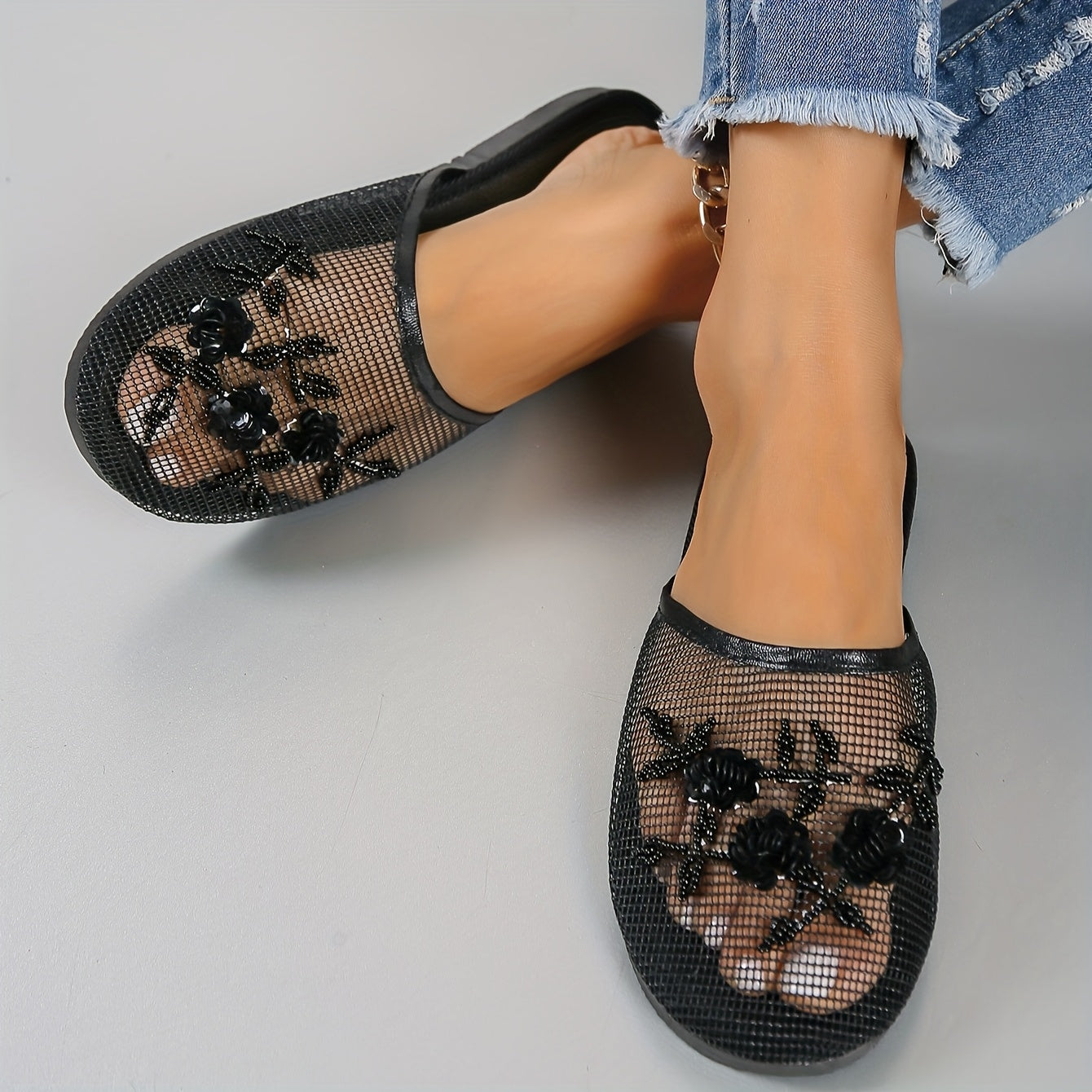 Women's Flat Sandals With Flower Sequins and Beaded Detail