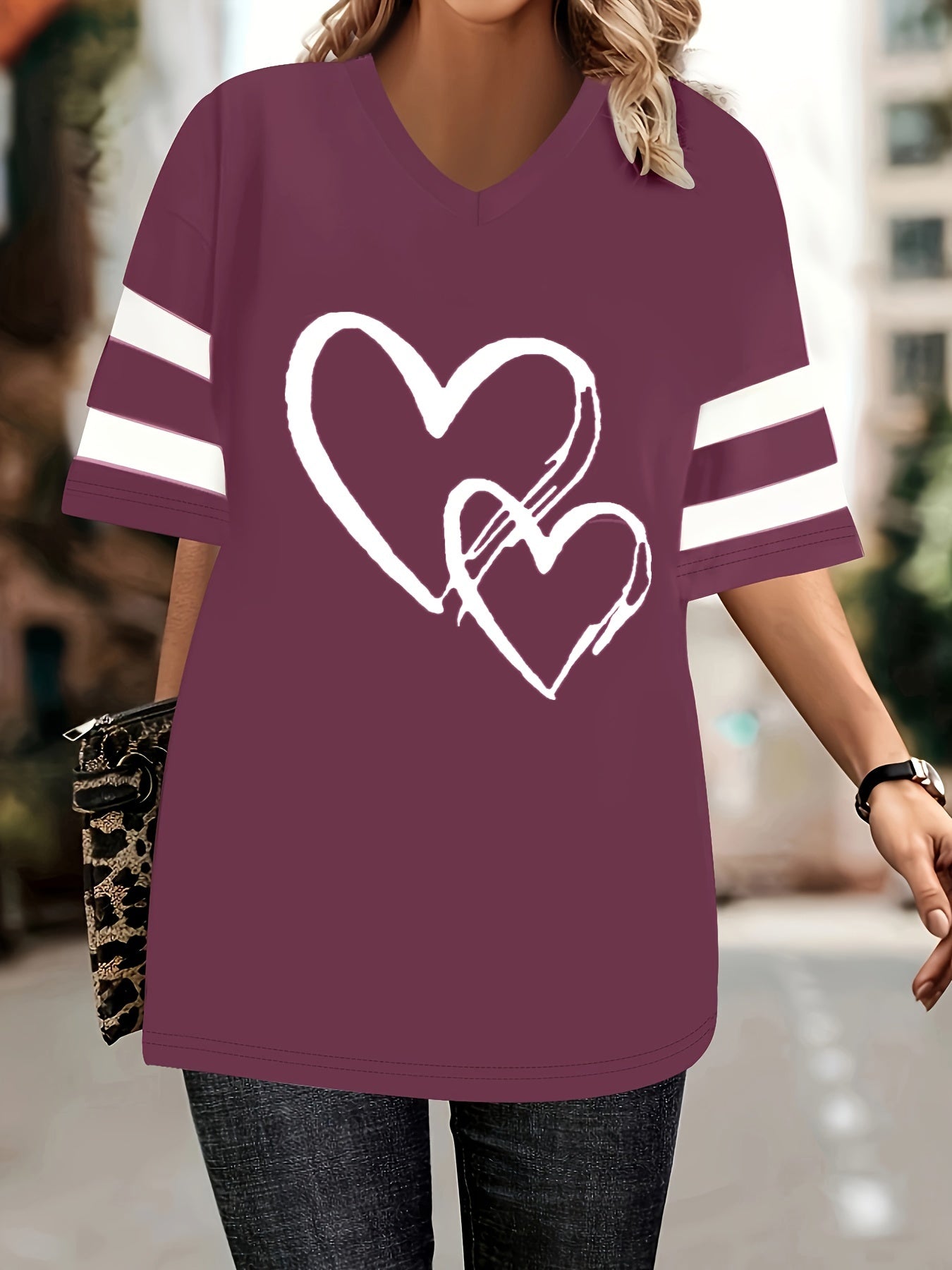 Plus o'lcham ayollar uchun V-yuqa qisqa ko'ylak bilan yurak bosma bahor yoz