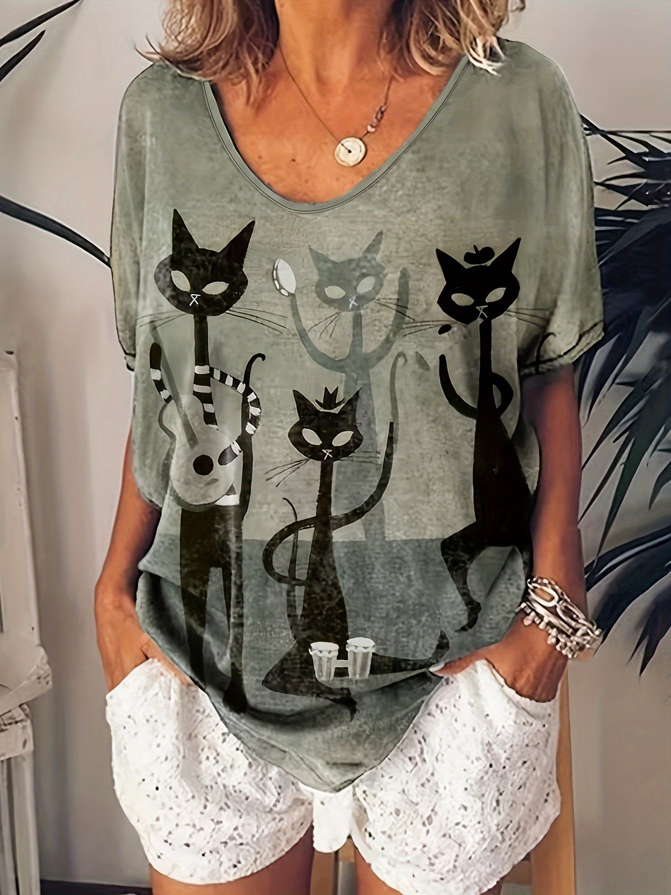 Women's Casual Cat Print T-Shirt for Spring and Summer Polyester V-Neck Short Sleeve