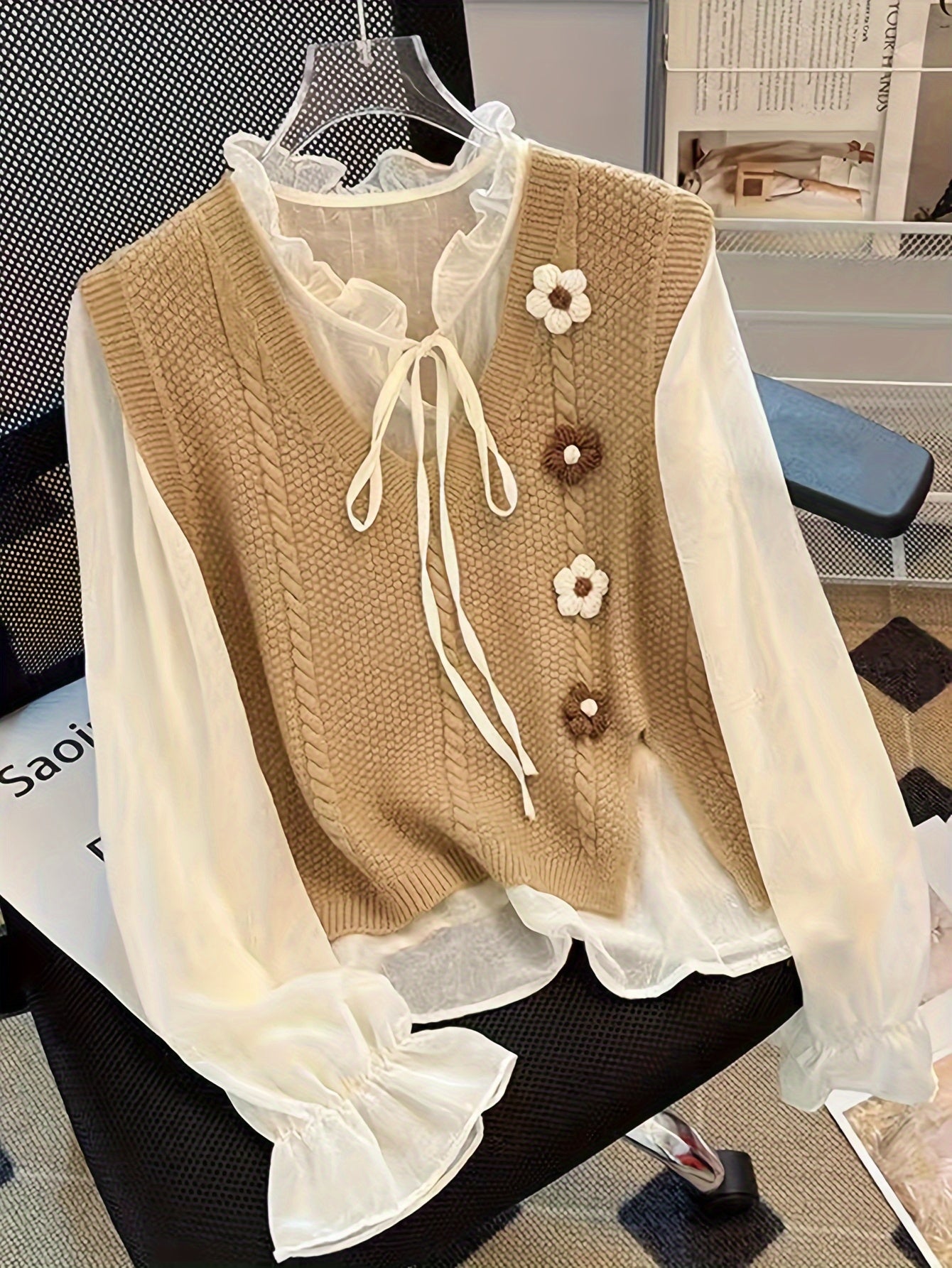 Women's Sleeveless Knit Vest with Floral Pattern and V-Neck for Spring and Fall