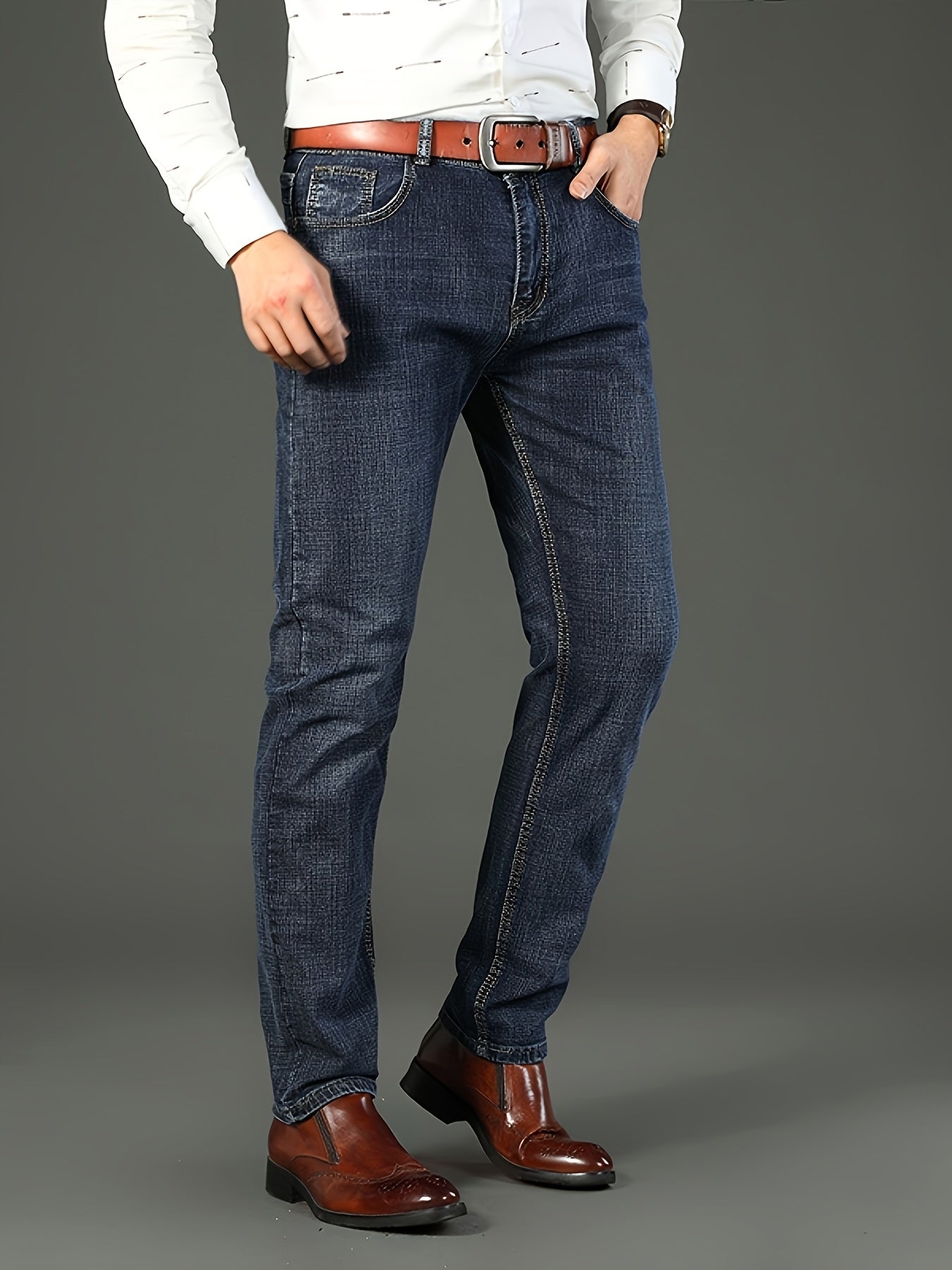 Erkaklar uchun bir xil rangdagi paxta aralash jinsilar, oddiy kesim, biroz cho'ziluvchan va to'qilgan mato, kuz/qish mavsumi uchun mukammal, katta o'lchamda.