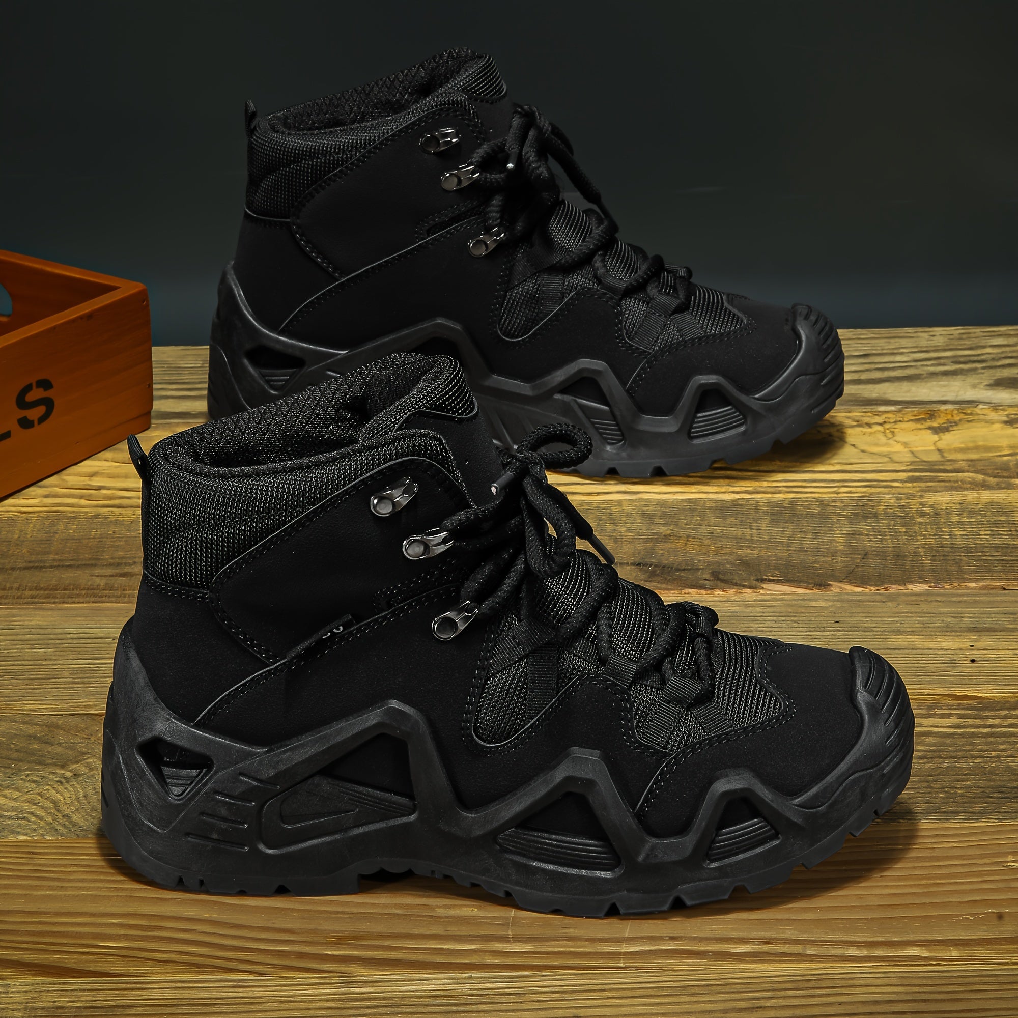 Erkaklar uchun qattiq piyoda botinkalari - lagerda, toshga chiqishda va tog'ga chiqishda kabi ochiq havoda faoliyatlar uchun ideal.