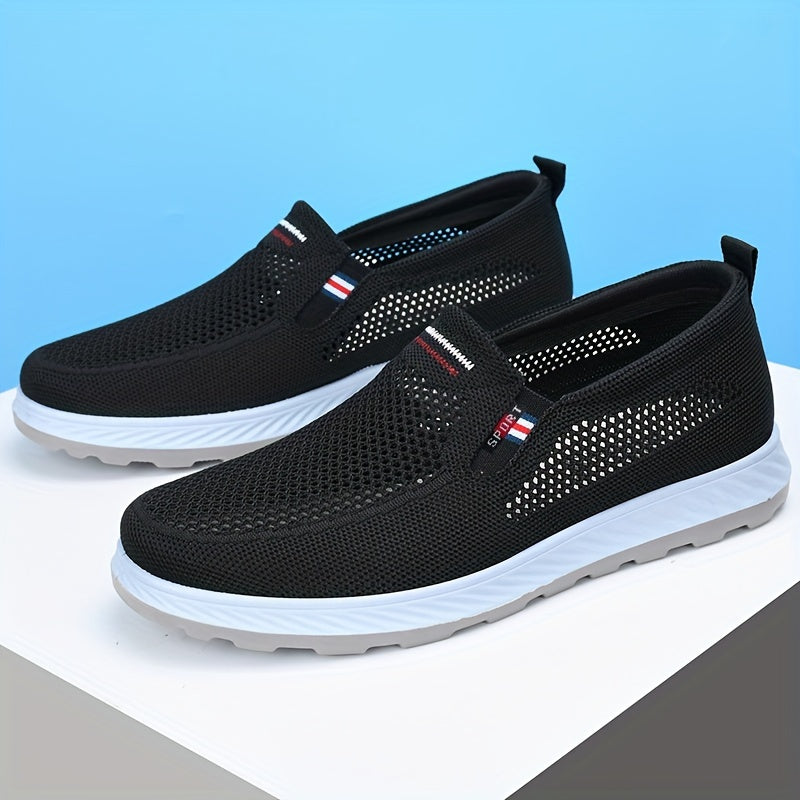 Erkaklar uchun sirg'alar, har qanday mavsumda ochiq havoda faoliyatlar uchun nafas oladigan va mustahkam, sirpanmaydigan to'quvga ega. Yurish, yugurish, piyoda sayr qilish va baliq ovlash uchun qulay.