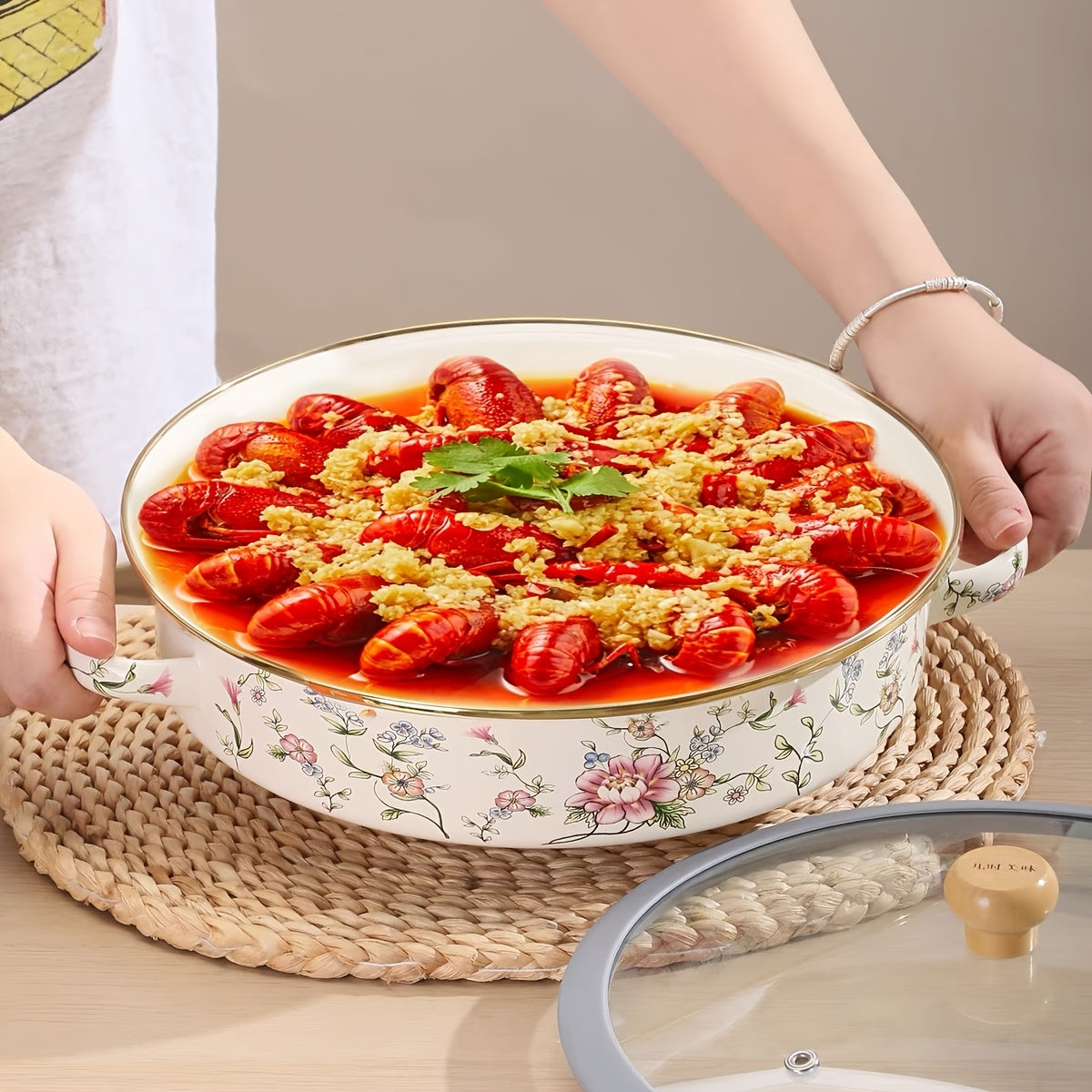 Enamel Baking Pan 27.94cm with Dual Handles and Plastic Lid for Cooking and Serving