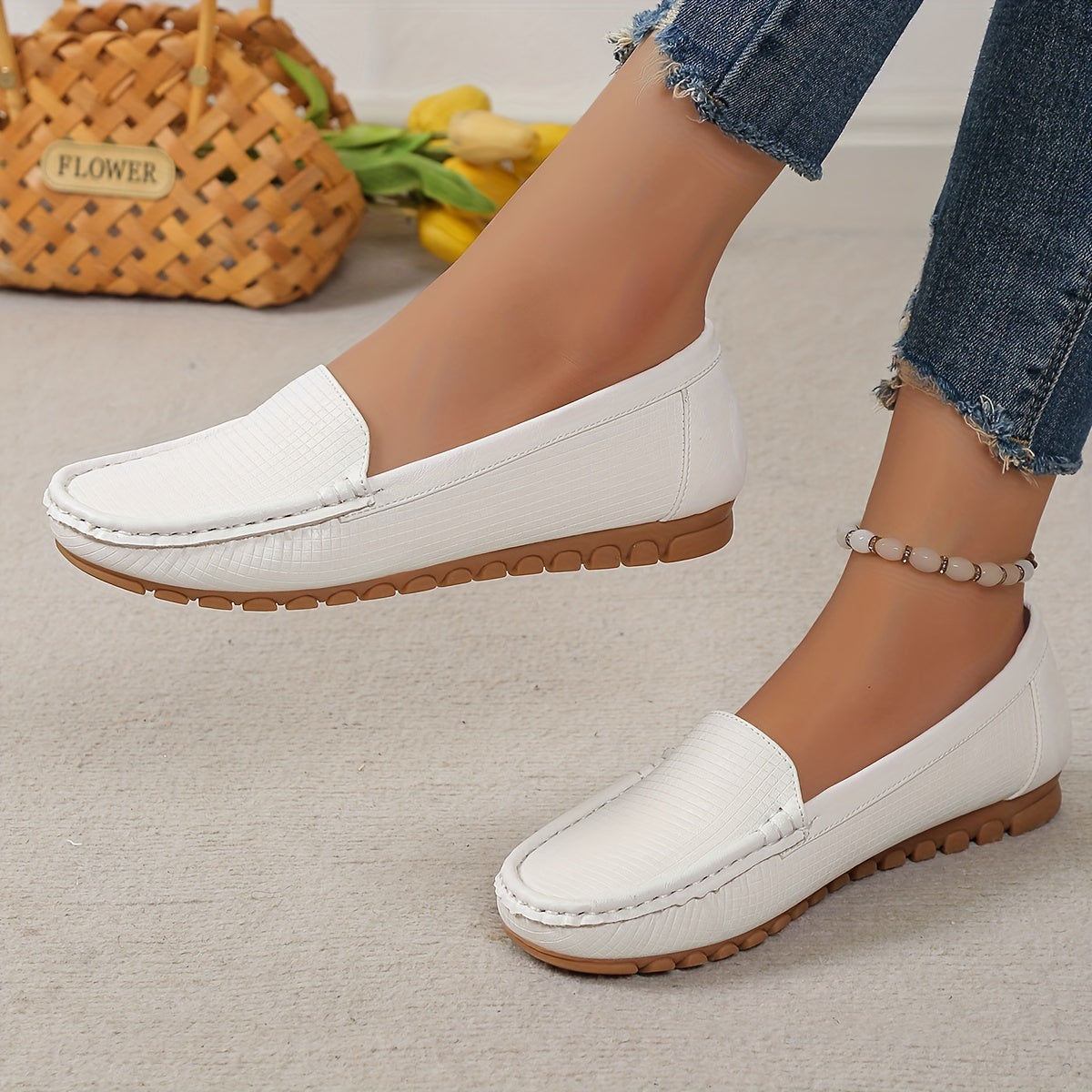 Women's Slip-On Loafers with Flannel Lining Solid Color Flat Shoes for All Seasons