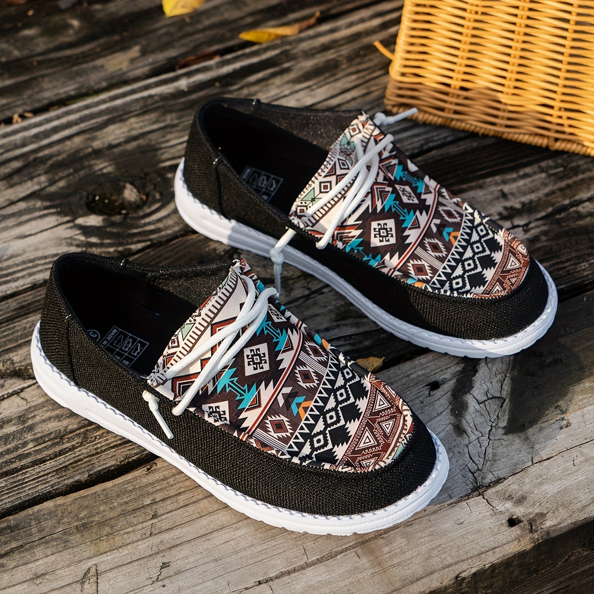 Women's Canvas Sneakers Geometric Pattern Round Toe Casual Low Top Shoes