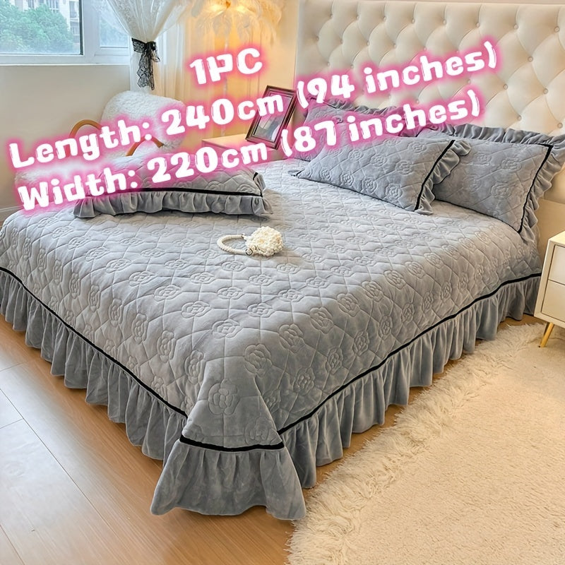 Ultra-Soft Milk Velvet Quilted Bedspread with Lace Detailing Hypoallergenic Breathable Solid Color Black Piping