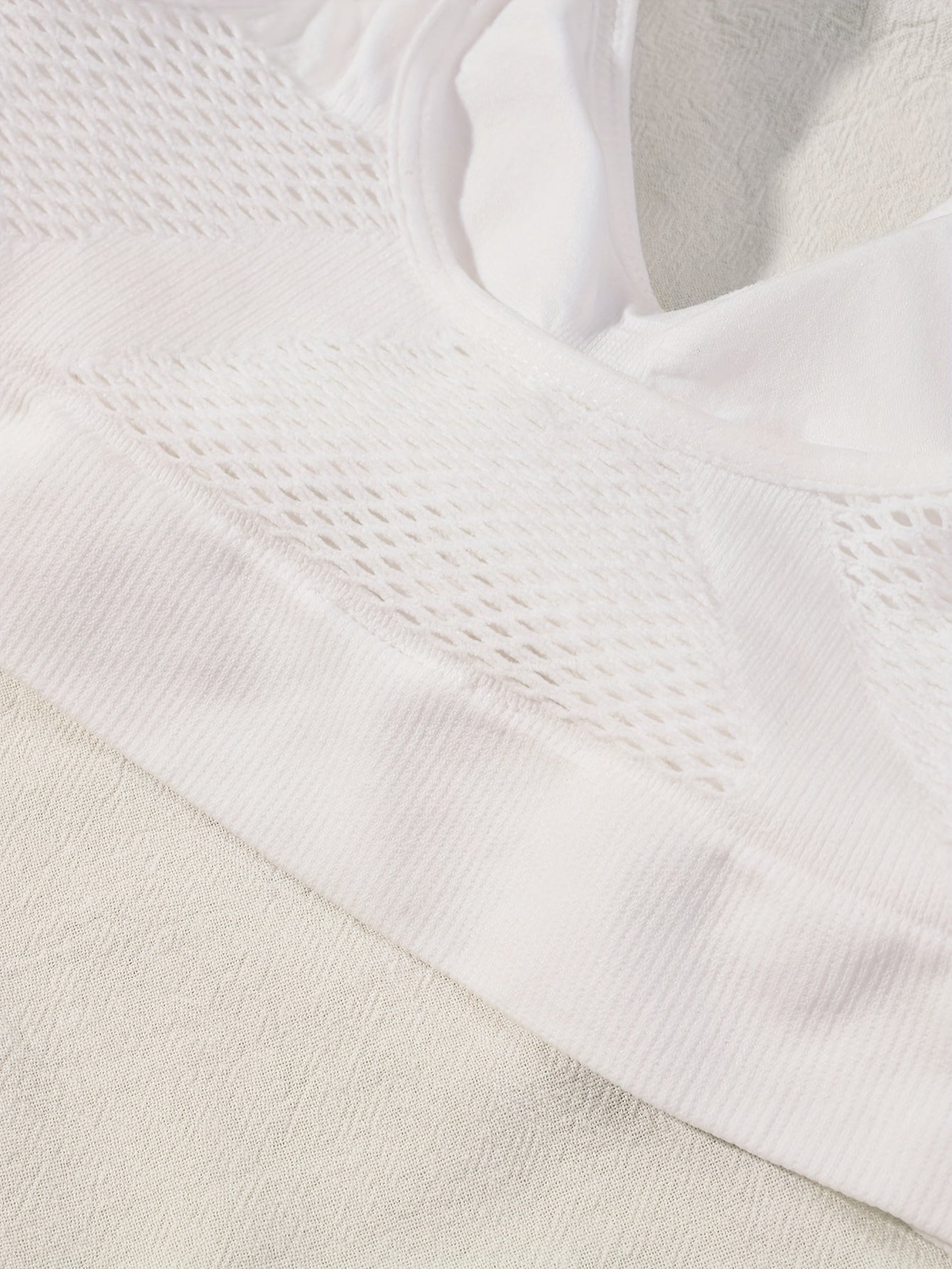 Women's Plus Size Seamless V-Neck Sports Bra with Breathable Mesh