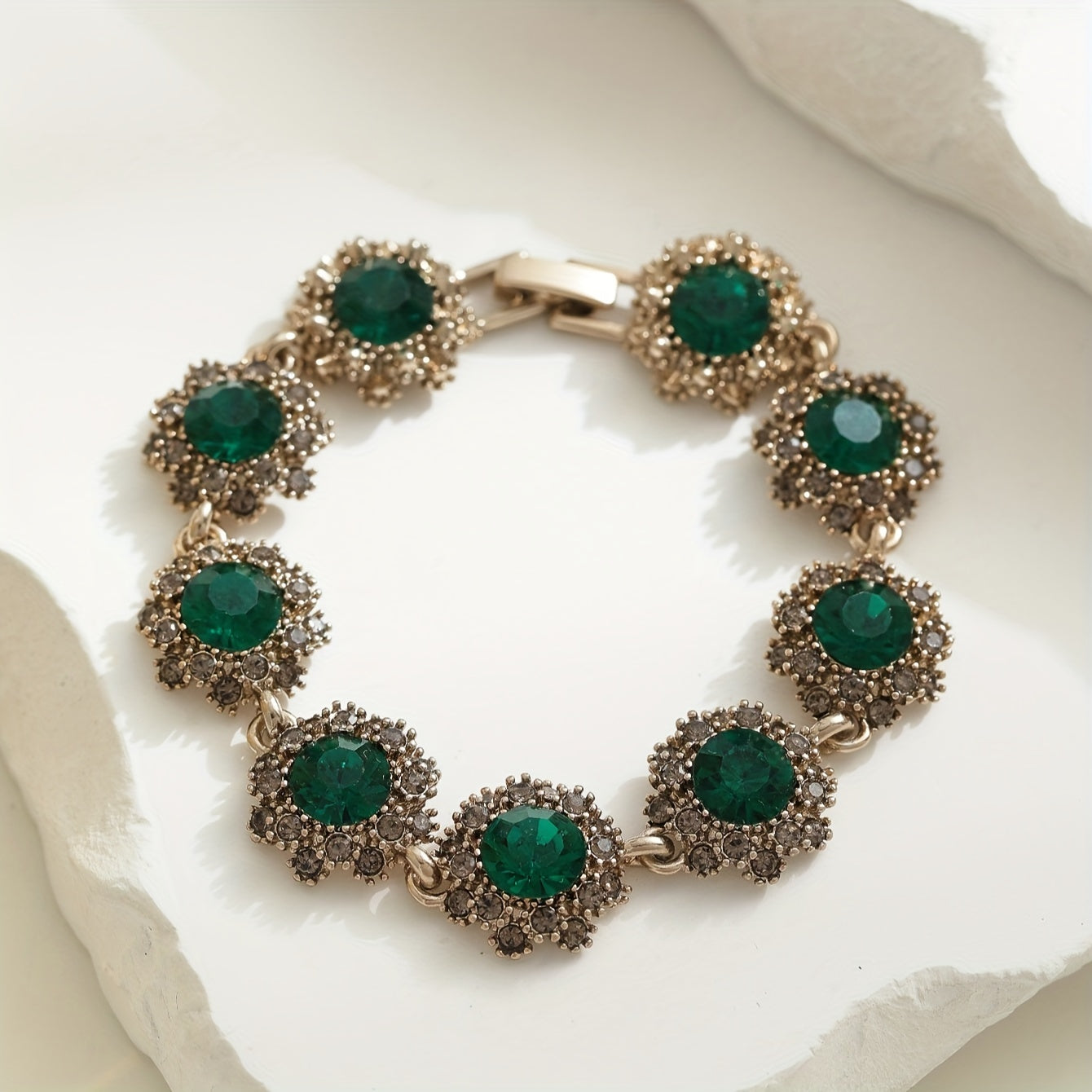 Retro Rhinestone Flower Bracelet for Women and Girls Elegant Jewelry