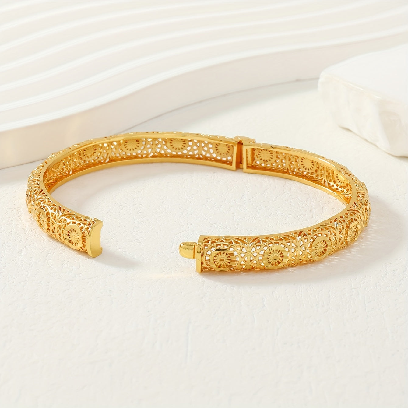 Vintage-Inspired Minimalist Gold Plated Copper Bangle Bracelet for Women