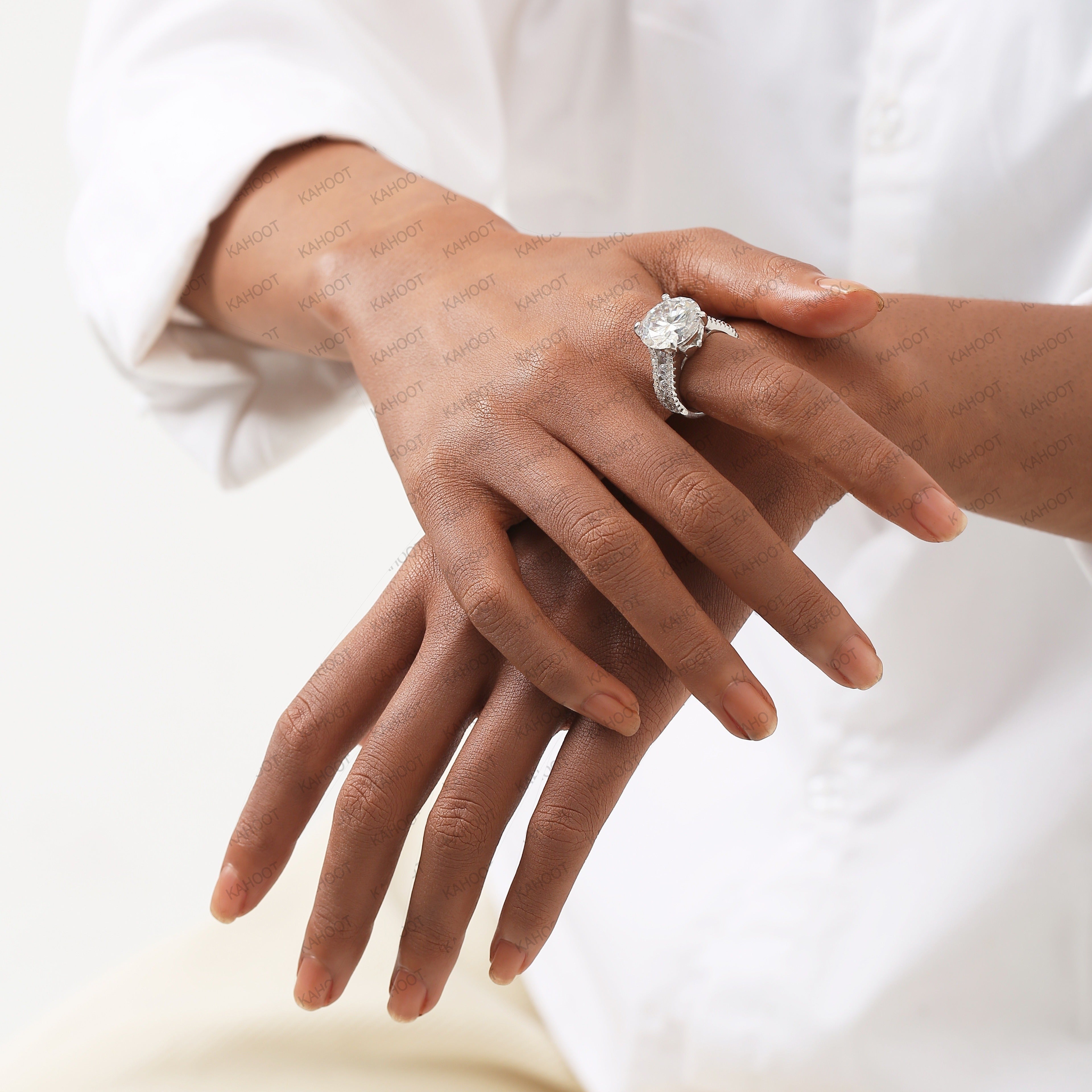 "Luxurious Vintage-style S925 Sterling Silver Moissanite Engagement Ring with 10ct stone, perfect for both Men and Women. This Halo ring features a unique and exquisite design, making it an elegant gift for proposals, weddings, dinner parties, and other"