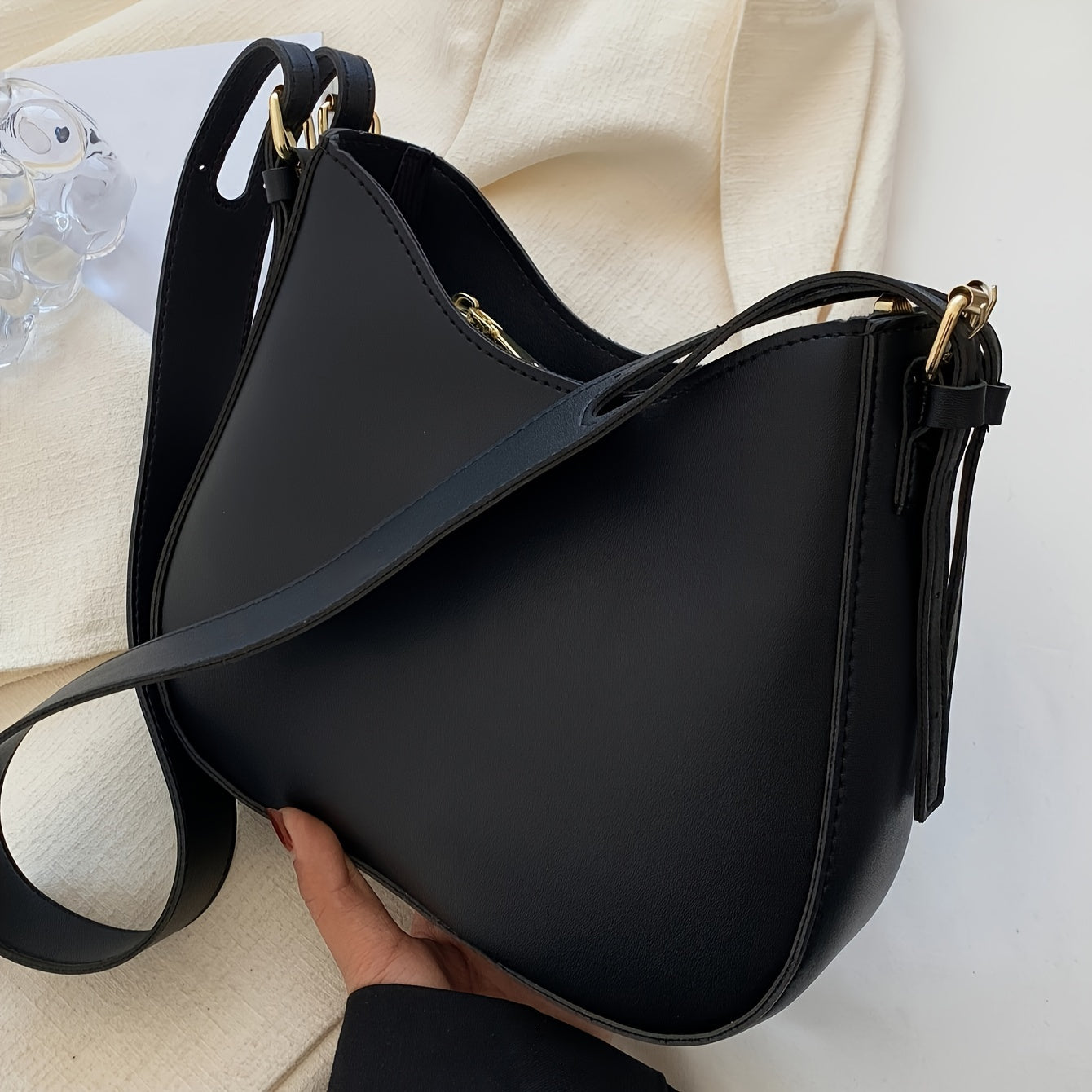 Women's Black PU Minimalist Shoulder Bag with Zipper Closure