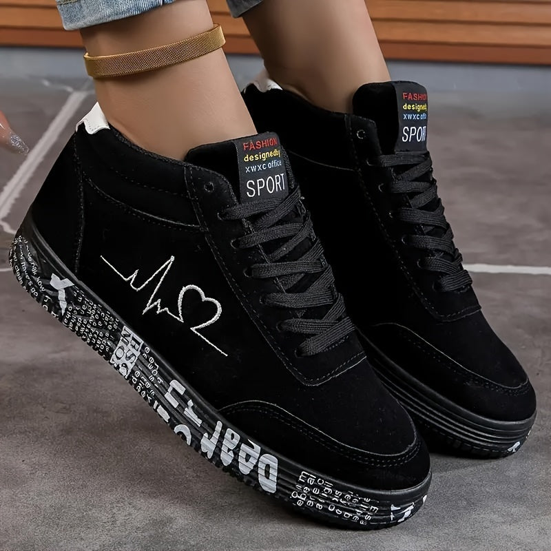 Ayollar uchun qizil yuqori to'plamli skeyt krossovkalari, yurak urishi dizayni, kauchuk taglik, mato astar, barcha mavsumlar uchun ochiq havoda tasodifiy kiyim uchun mukammal.