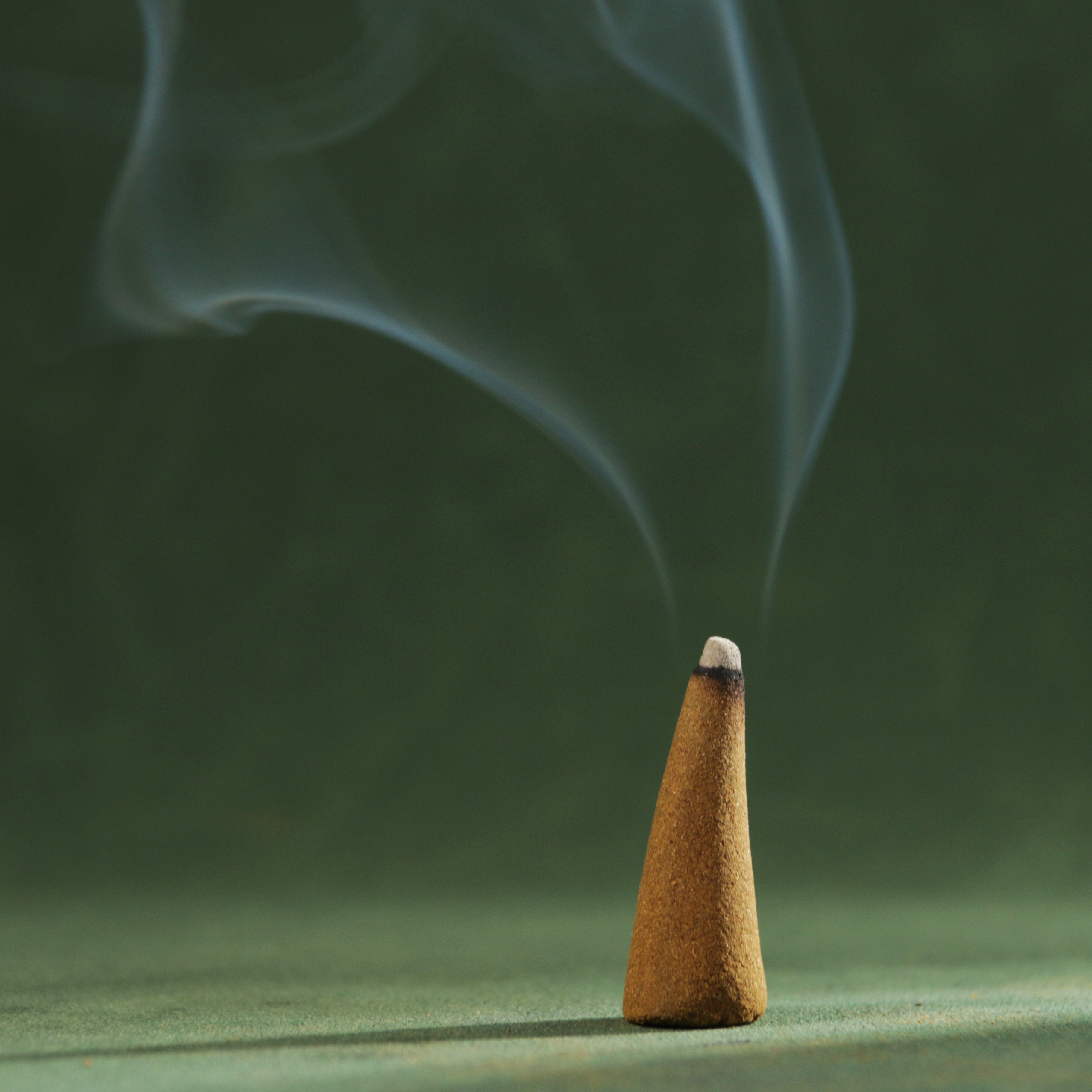 5/10 шт. ручной работы конусов благовоний Белый Мускус с сильным ароматом, идеально подходящих для очищения пространства и содействия расслаблению, доступны для использования в спальнях, во время медитации, йоги или для устранения негативной энергии.