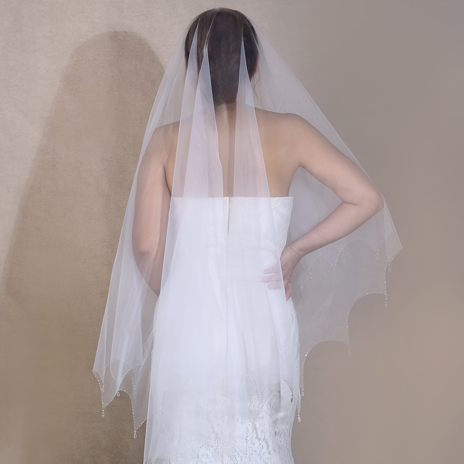 Elegant Bridal Veil with Crystal Pendant and Beaded Edge for Weddings