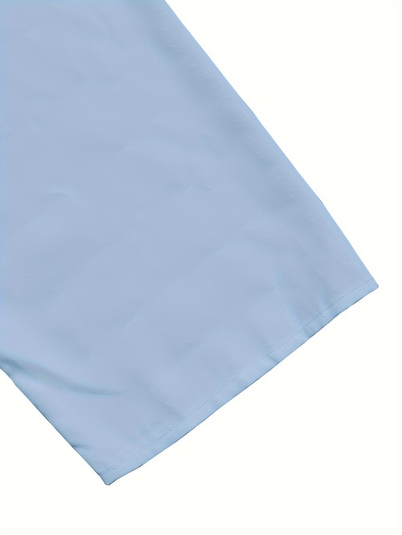 Yengil ko'k rangdagi ayollar uchun plussiz casual tugmachali ko'ylak, qisqa yenglar va old tomonida cho'ntak bilan, bahor/yaz/kuz uchun ideal, erkin kesim, cho'zilmaydigan mato.