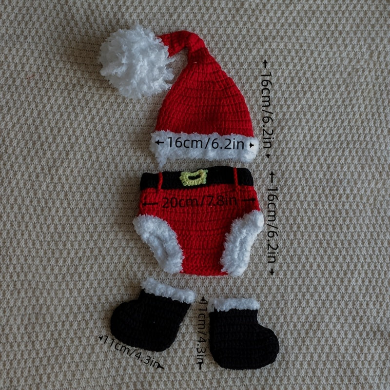 Очаровательный ручной работы крючком рождественский комплект для детей - включает уютную вязаную шапку, шорты и набор пинеток - идеально подходит для первой праздничной фотосессии детей и подарка на крещение.