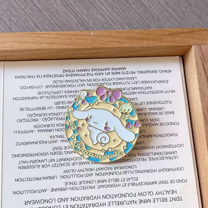 Bolalar va kattalar uchun Hello Kitty va Do'stlar multfilm qahramonlari bilan taqiladigan emal pinlar to'plami