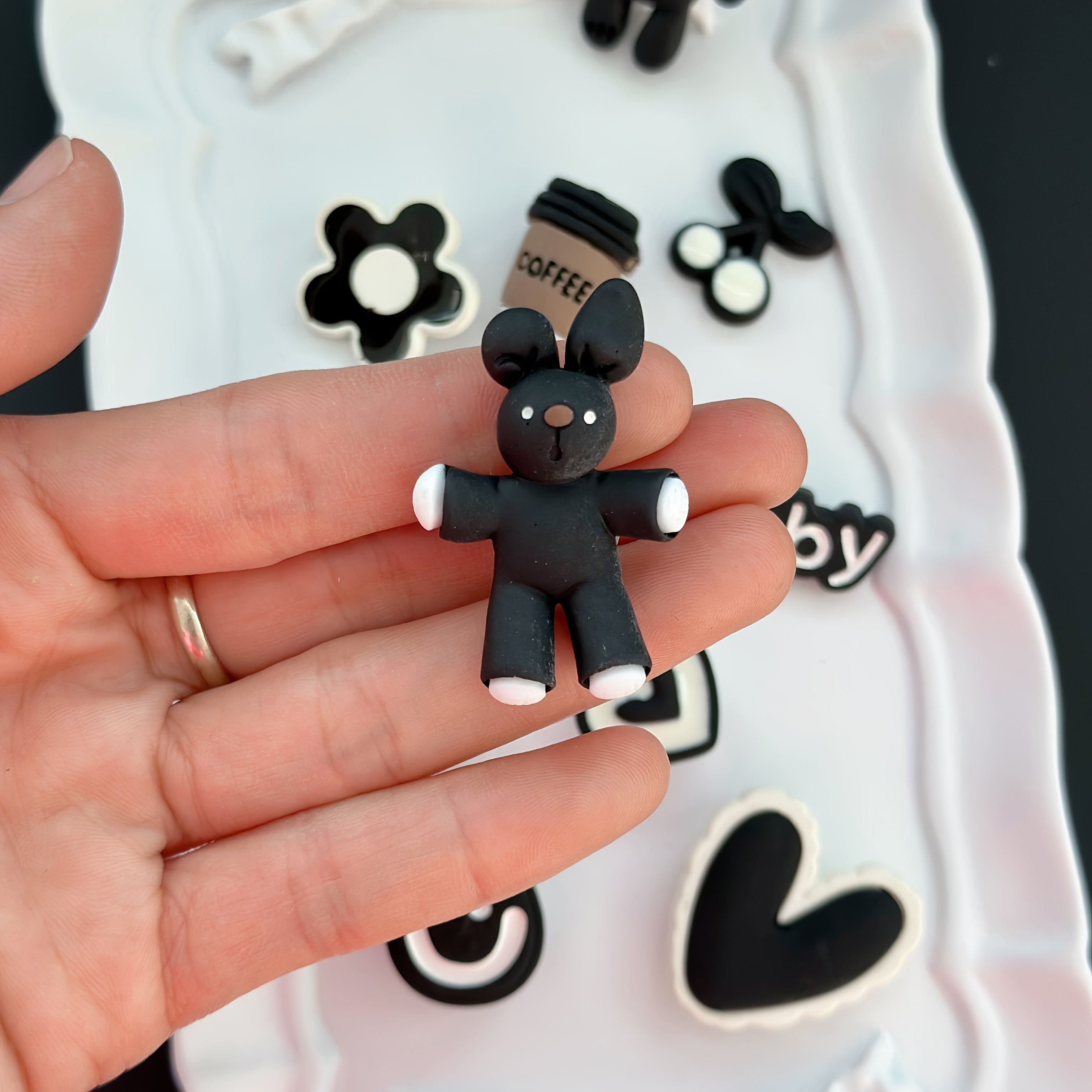 12 dona hayvon mavzusidagi poyabzal dekoratsiyalari ABS materialidan DIY aksessuarlar bolalar va kattalar uchun