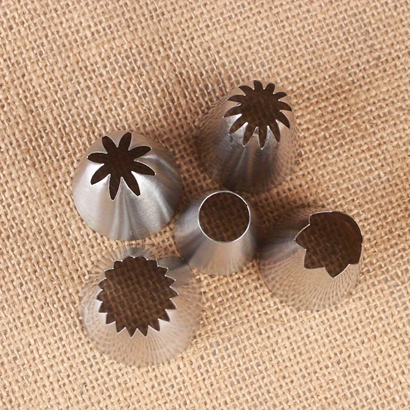 Set of 5 Large Flower-Shaped Piping Tips for Cake and Cookie Decorating