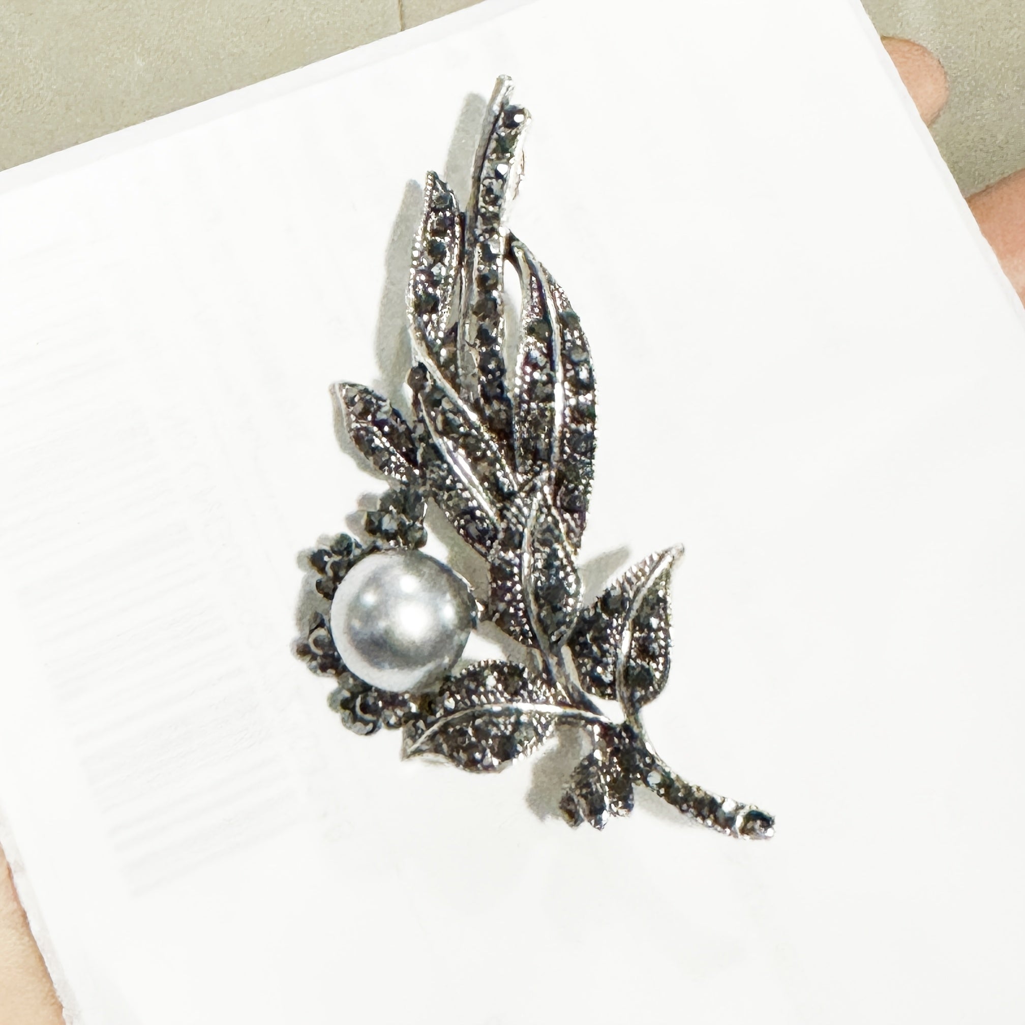 Vintage Gray Rhinestone Plant Brooch for Women Scarves Jackets Accessories