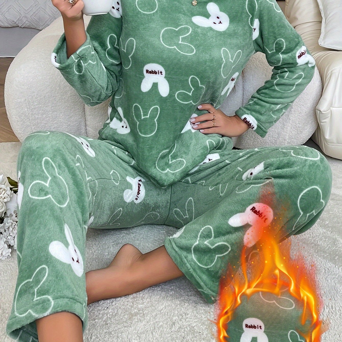 Ayollar uchun 100% polyester trikotaj pijama to'plamlari - naqshli krujka yengli ko'ylak va shimlar, kuz/qish uchun qulay flanel uy kiyimlari