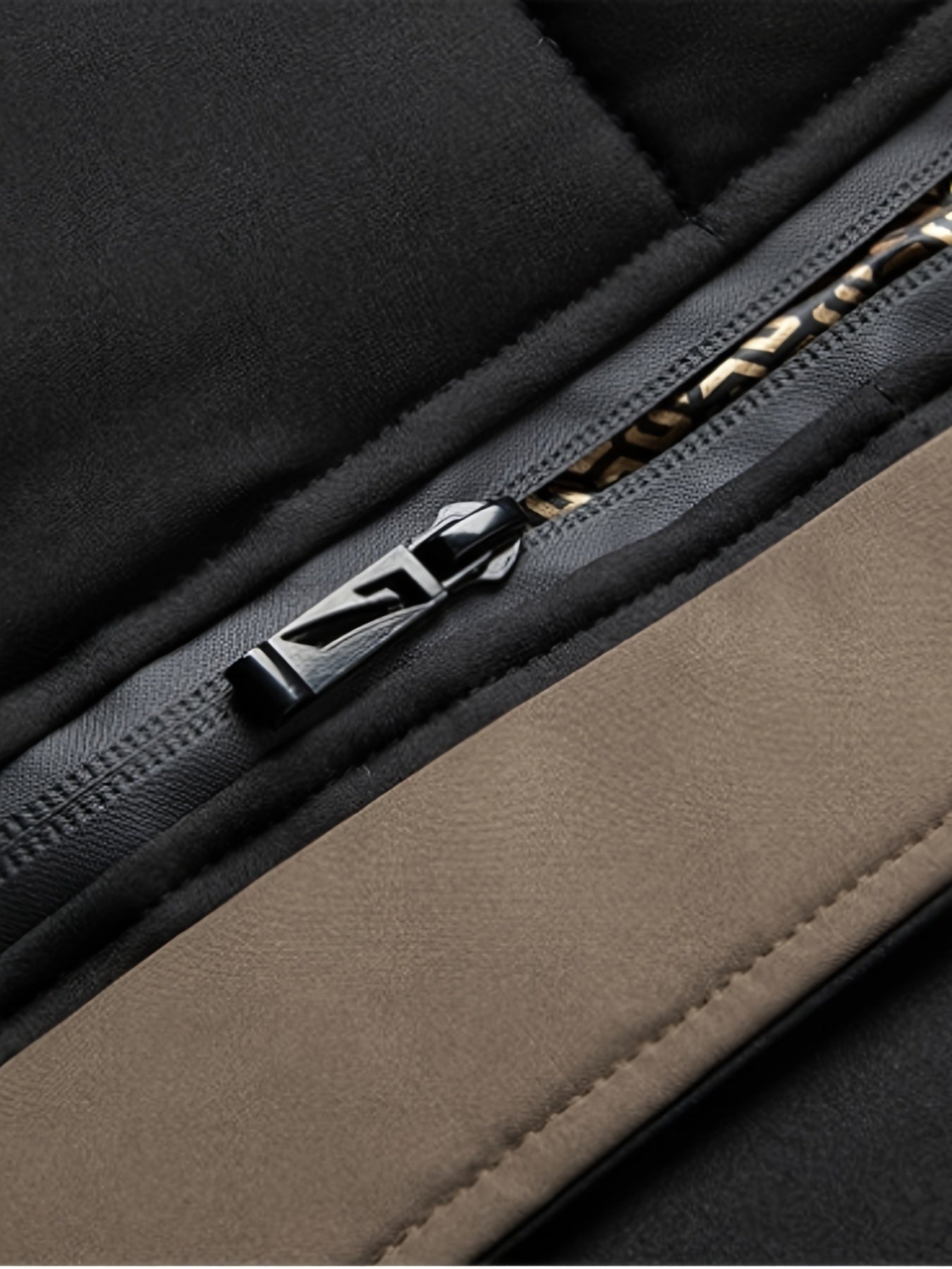 Chaqueta de invierno ligera y transpirable para hombre con capucha y detalle de cremallera