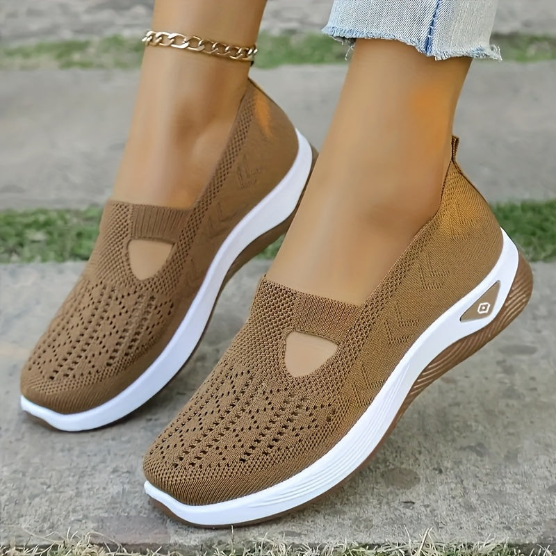 Ayollar uchun nafas oladigan slip-on kundalik sport poyabzali Oq yengil yurish poyabzali