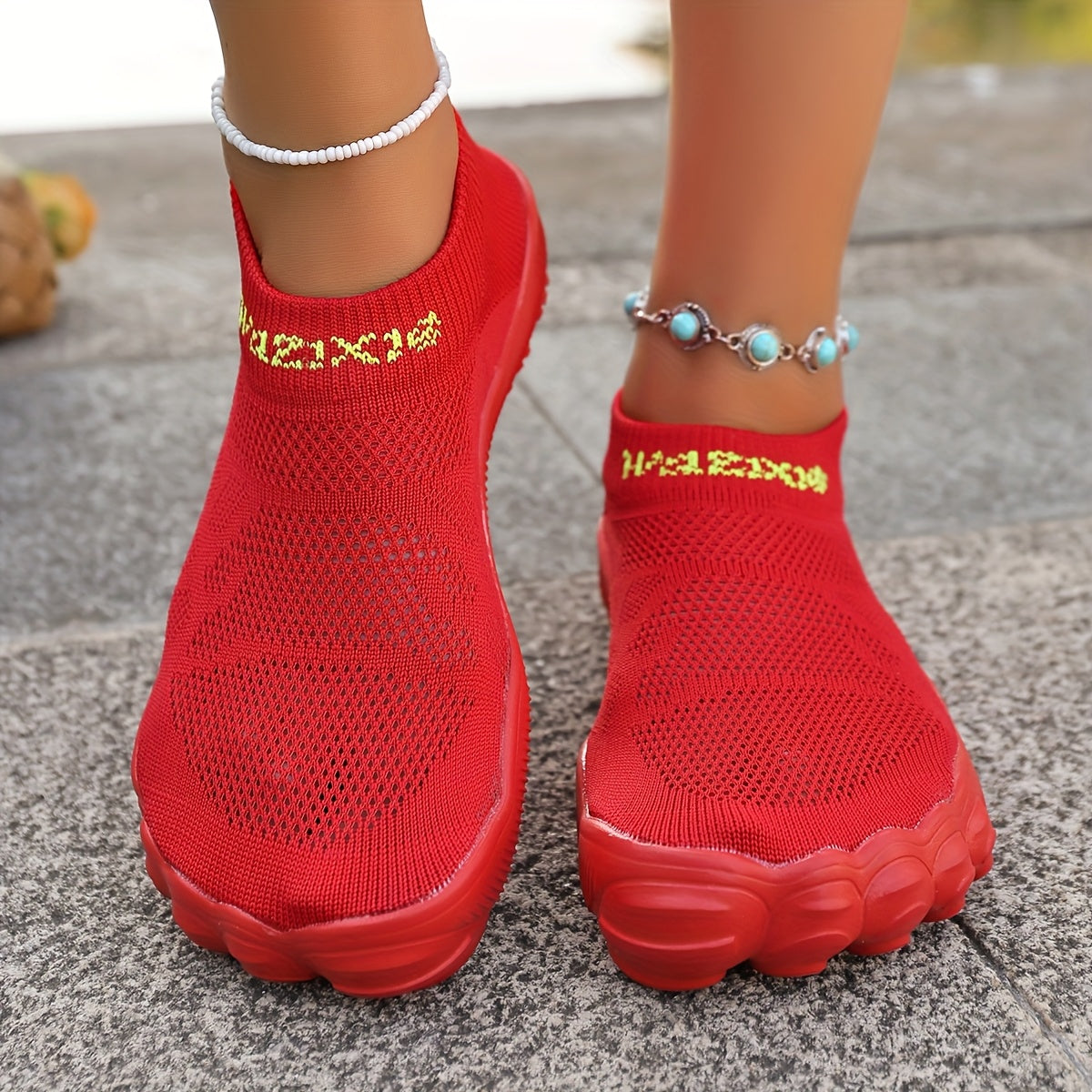 Unisex Mesh Water Shoes Lightweight Breathable Summer Slip-Ons