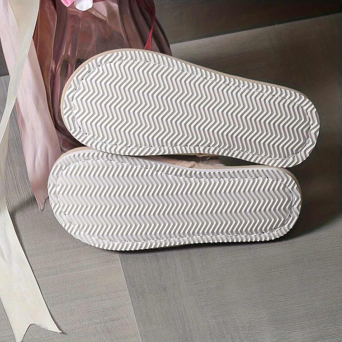 Ayollar uchun mo'ljallangan yumshoq ichki qoplamali shippilar, qulay va issiq ichki mo'ynali poyabzal