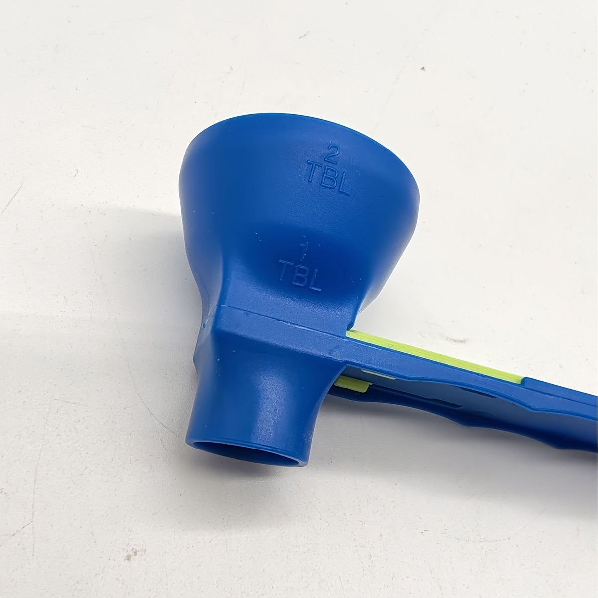 Креативный и удобный измерительный инструмент для протеинового порошка, кофе и праздничной выпечки — воронка из АБС-пластика с защитой от проливания и выдвижным основанием, идеально подходит для Рождества, Хэллоуина, Пасхи, Хануки и Дня благодарения.