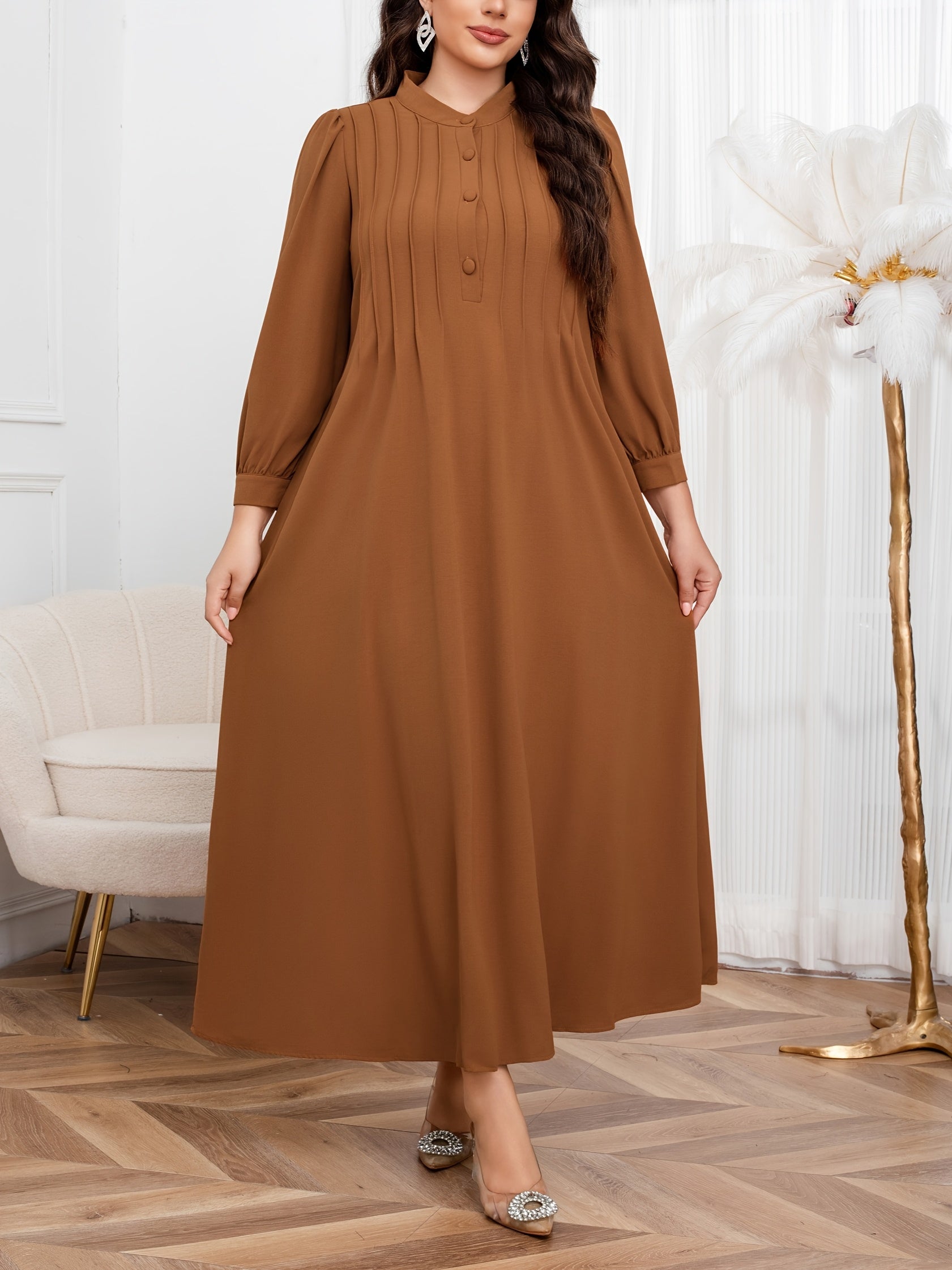 Plus o'lchamli uzun ko'ylak, jigarrang, erkin fit, oqimli, kuz-qish mavsumiga mos