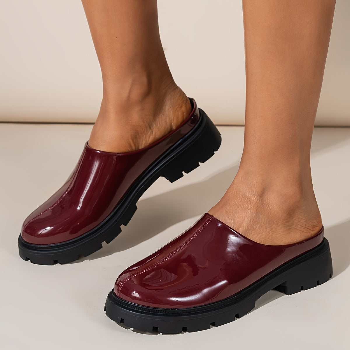 Ayollar uchun bir rangli slayd sandalki, kundalik yopiq barmoqli, yozgi oyoq kiyimlari