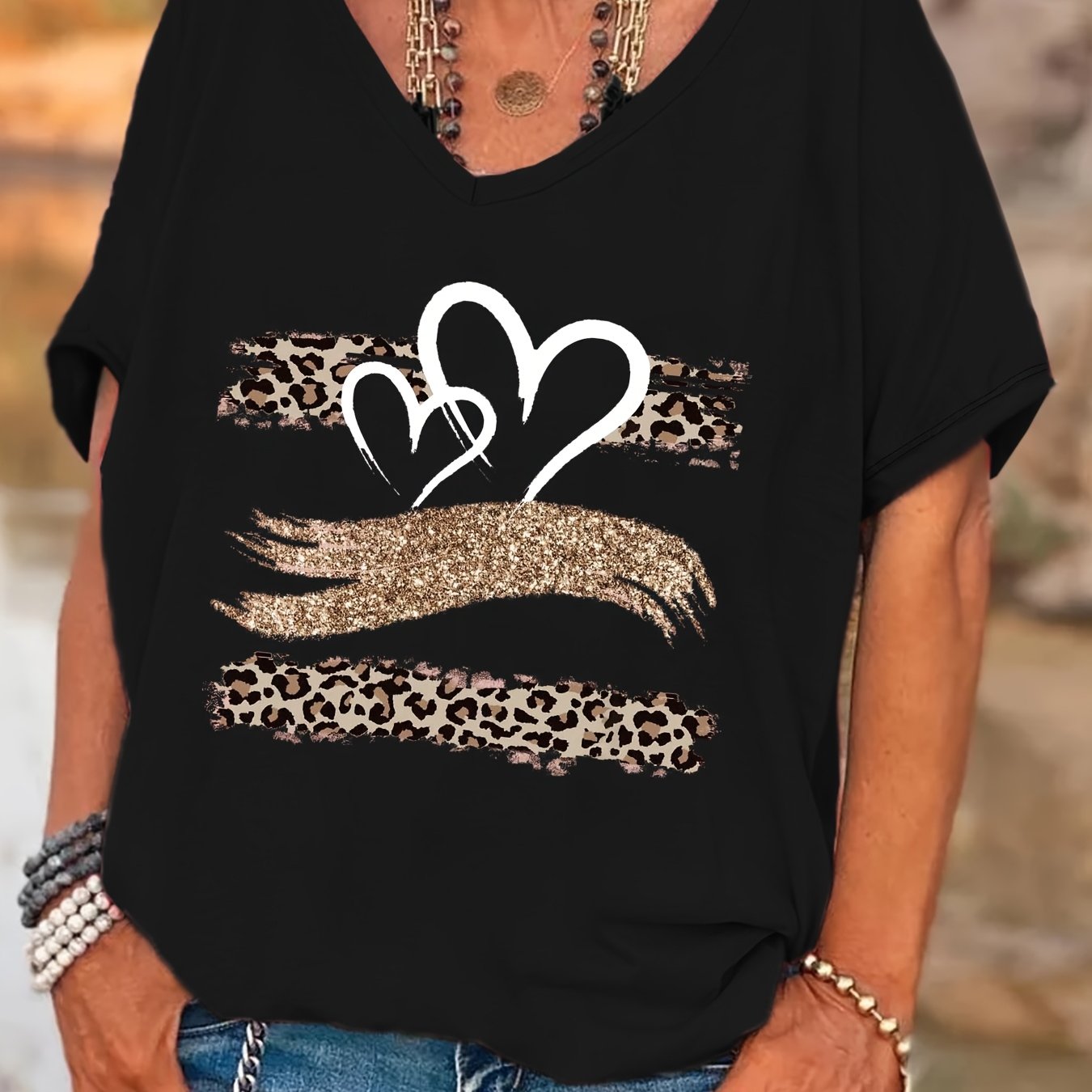 Plus Size Women's Leopard Print V-Neck T-Shirt with Glitter Heart Batwing Sleeve Black Polyester