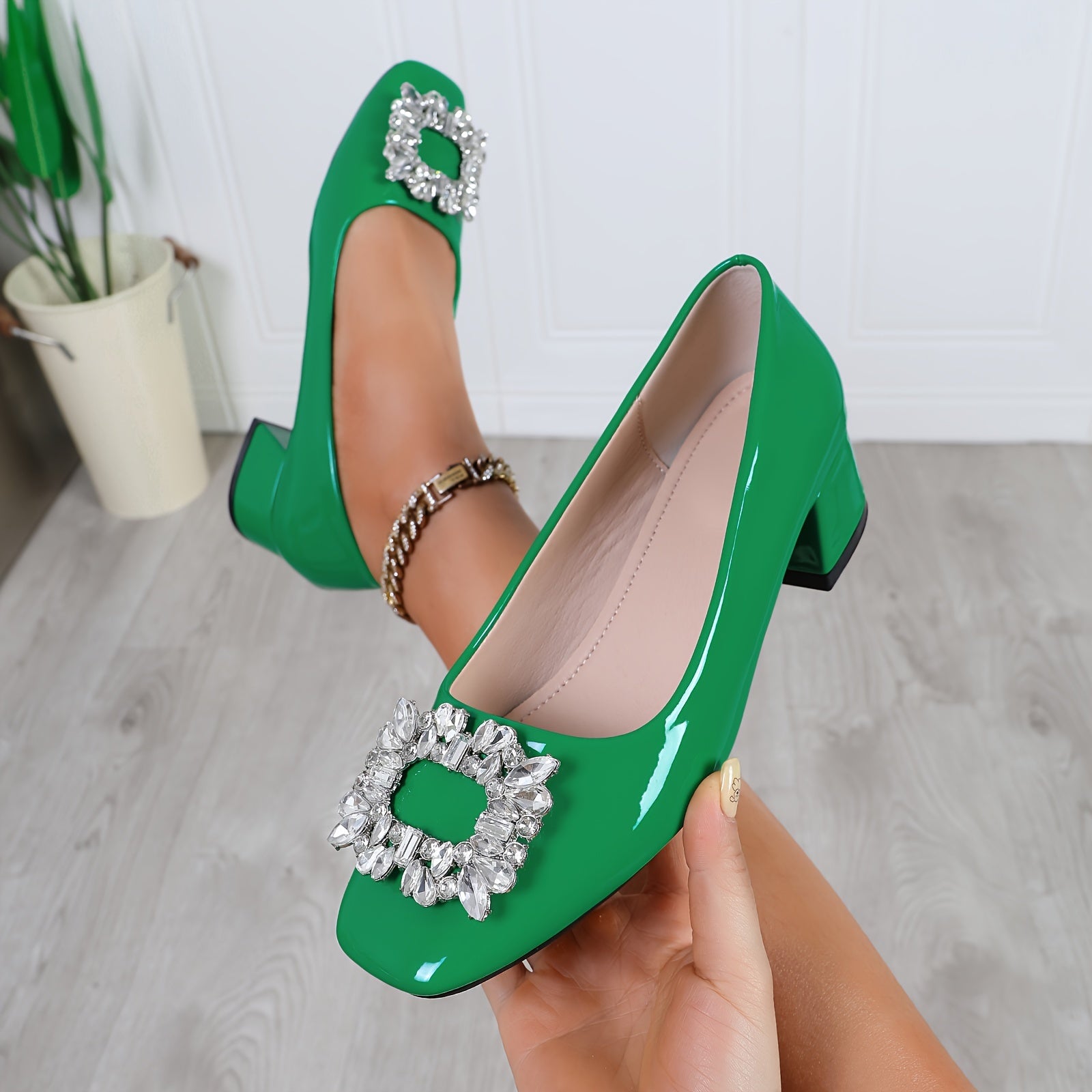 Ayollar uchun nafas oladigan, bir rangli kvadrat barmoqli poyabzal, katta o'lcham, qulay flatlar