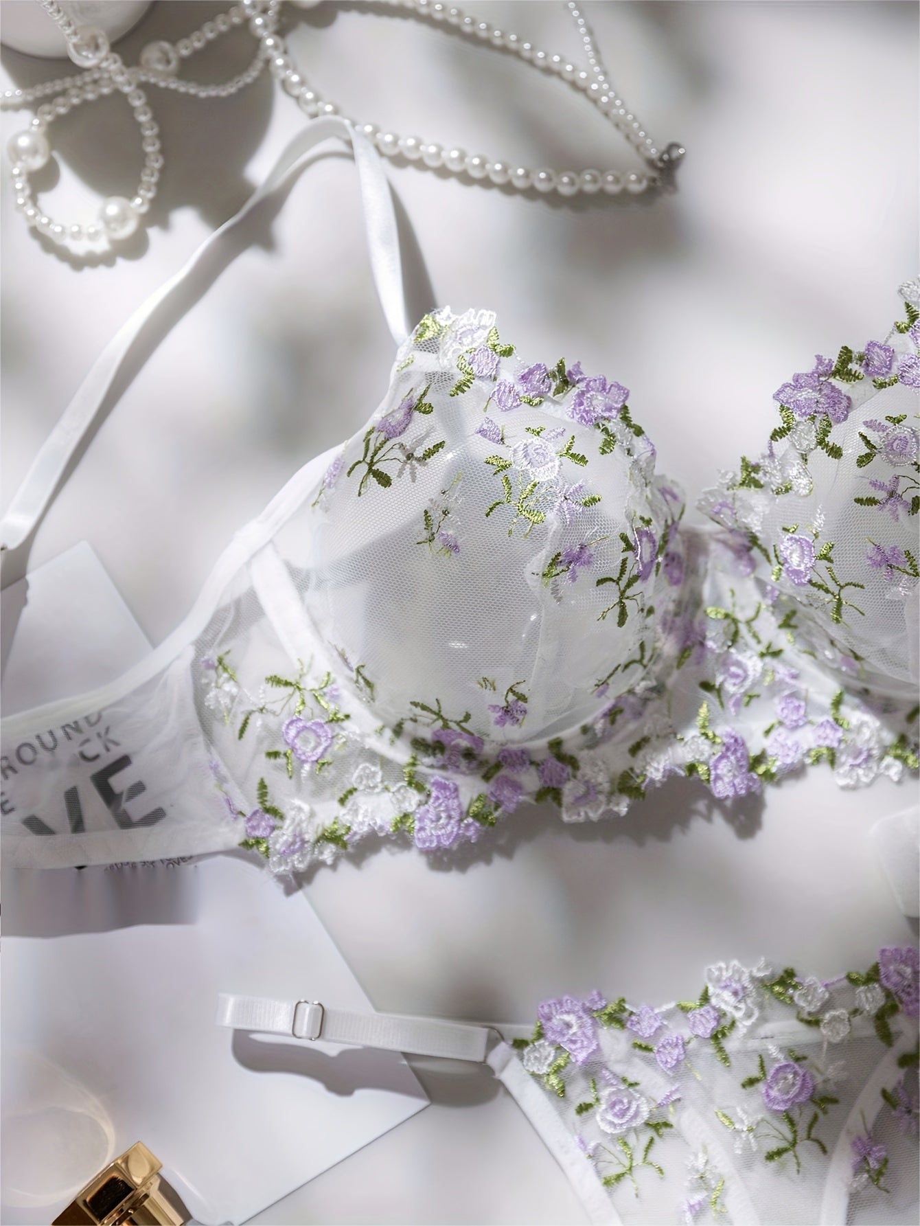 Ayollar uchun dantel tikilgan to'rli ikki qismli kostyum