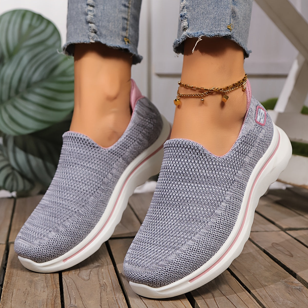 Women's Summer Low Top Slip-On Fabric Shoes Solid Color Lightweight