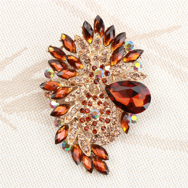 Luxurious Enamel Brooch with Rhinestones Elegant Badge Pin for Gifts