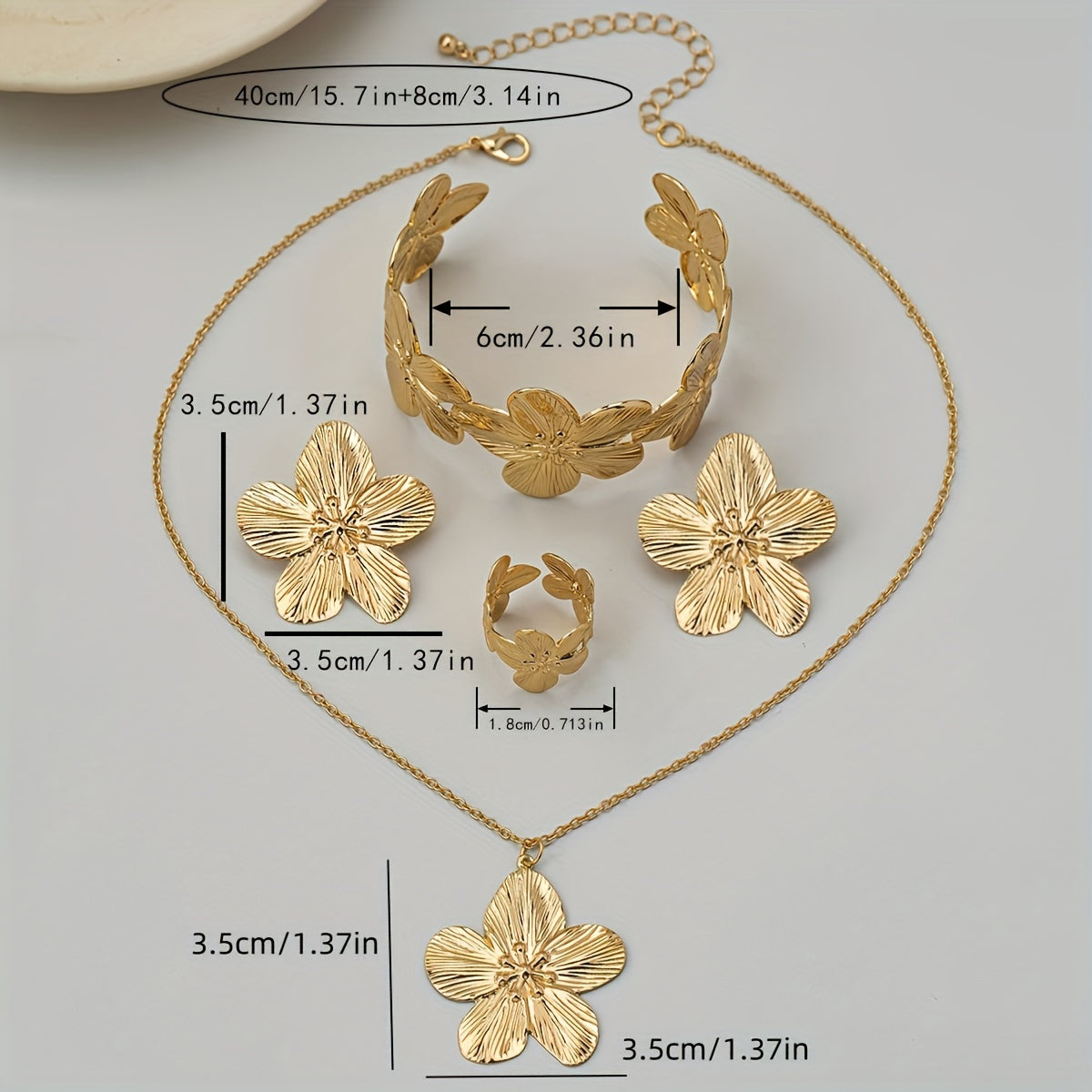 5 ta zamonaviy va chiroyli gullar bilan bezatilgan zargarlik buyumlari to'plami, shu jumladan, sirg'alar, uzuklar, bilakuzuklar va marjonlar.