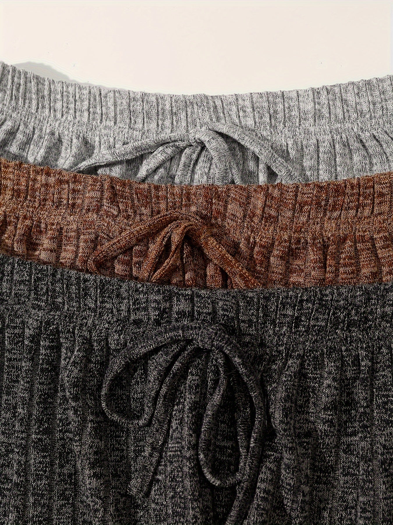 3-компонентный рифленый комплект для отдыха для женщин, включающий повседневный топ без спинки и шорты на шнуровке.