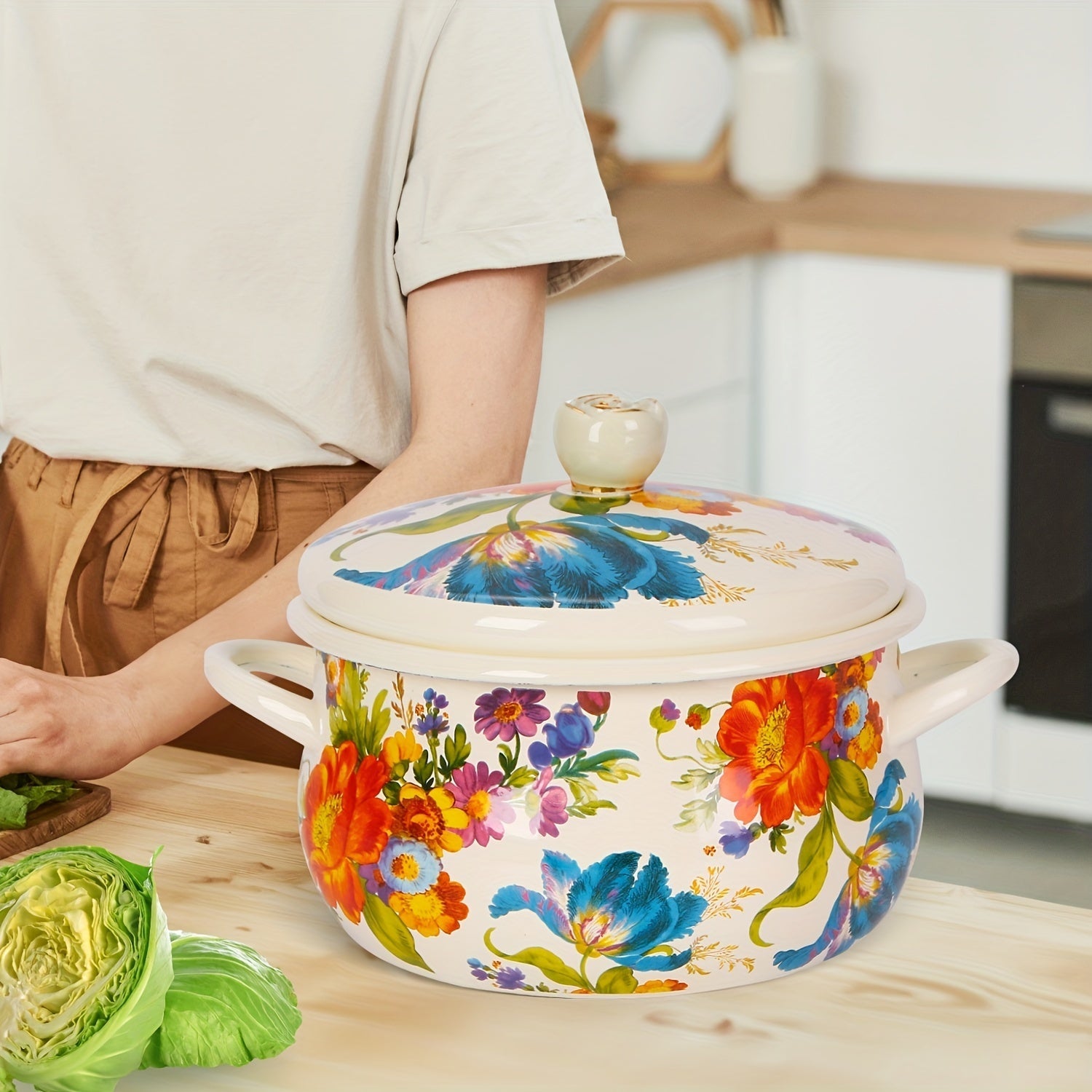 Katta Vintage Gullar bilan Emal Qilingan Sho'rva Qozoni, Ikki Qo'ltiq bilan - Oila Yig'ilishlari uchun Ideal, Barcha Pishirish Plitalarida Ko'p Maqsadli Pishirish, Barcha Oshpazlik Yaratmalaringiz uchun Katta Hajm