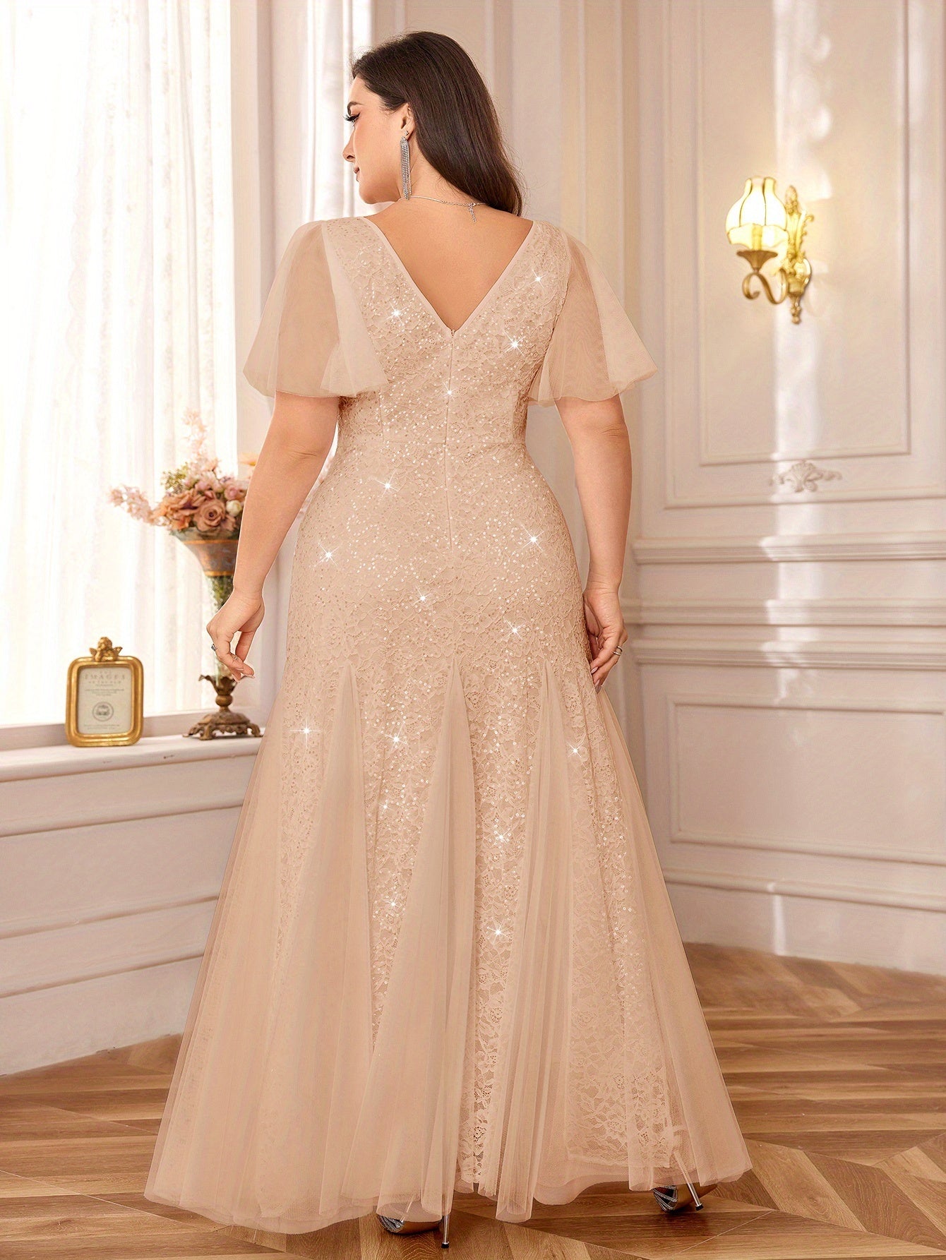 Vestido largo de encaje para mujer talla grande sin mangas con escote en V y dobladillo acampanado para boda