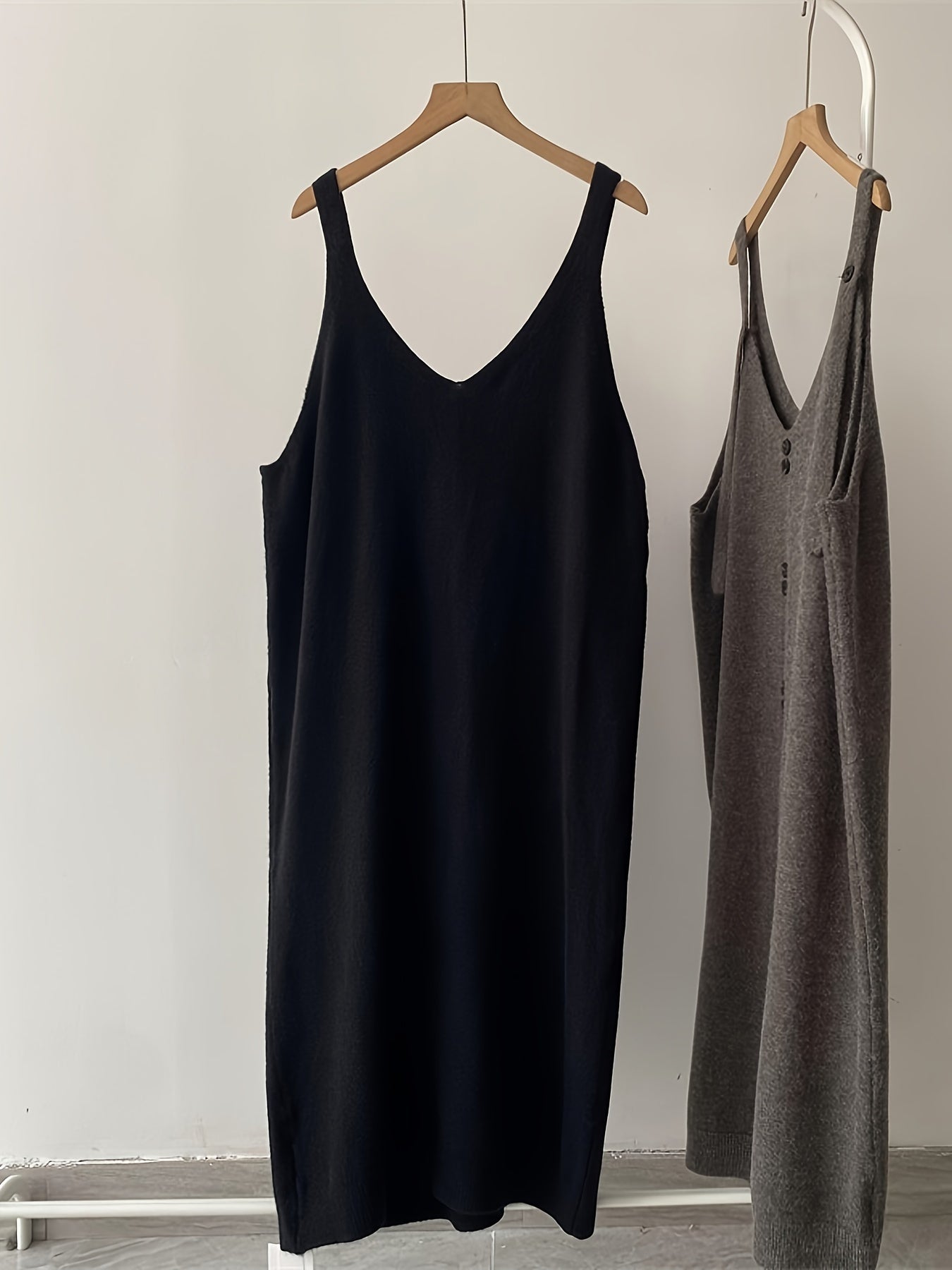 Women's Sleeveless V-Neck Maxi Dress with Buttons, Elastic Solid Color Casual Layering