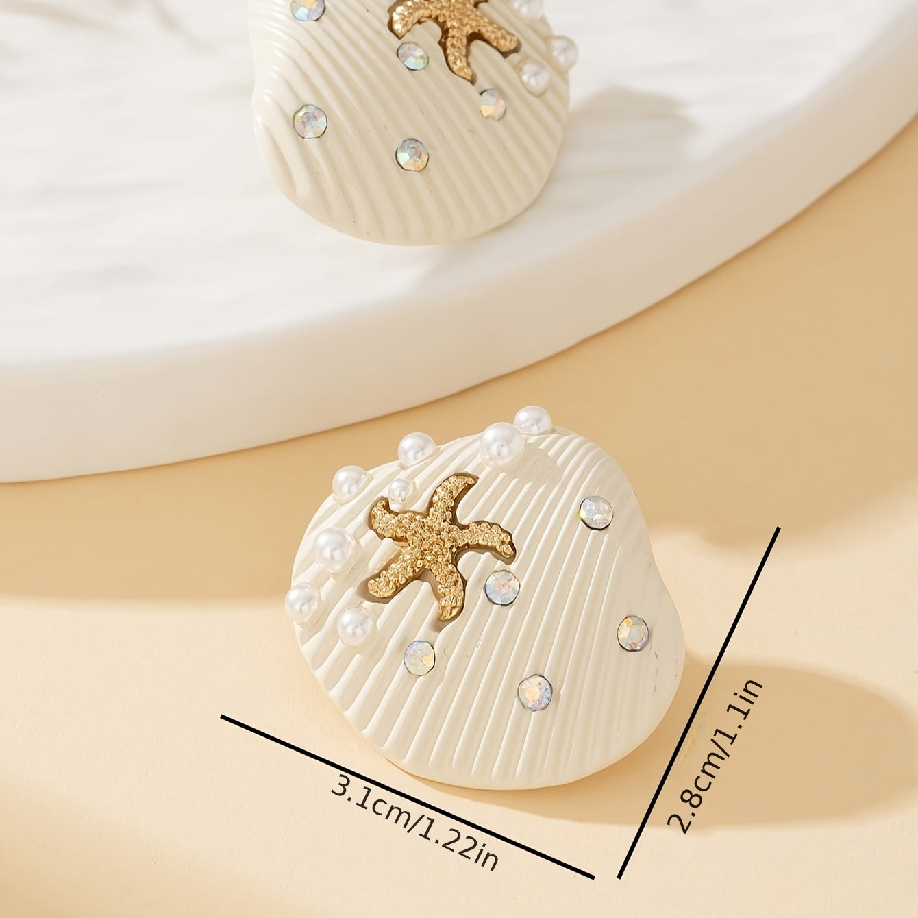 Ta'til ilhomlantirgan Yulduzcha Qobiq Stud Momoqlari, Marvarid va Rhinestone Tafsilotlari bilan, 18K Oltin Qoplangan Alyuminiy, 925 Sterling Kumush Post, Retro Emal Dizayni Kundalik Kiymak yoki Sovg'a Berish Uchun