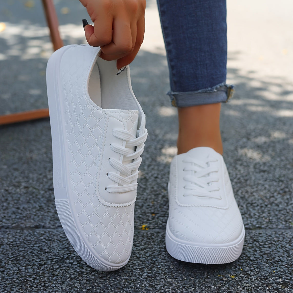 Women’s Casual Sneakers Lightweight Quilted White Low-Top Lace-Up Shoes